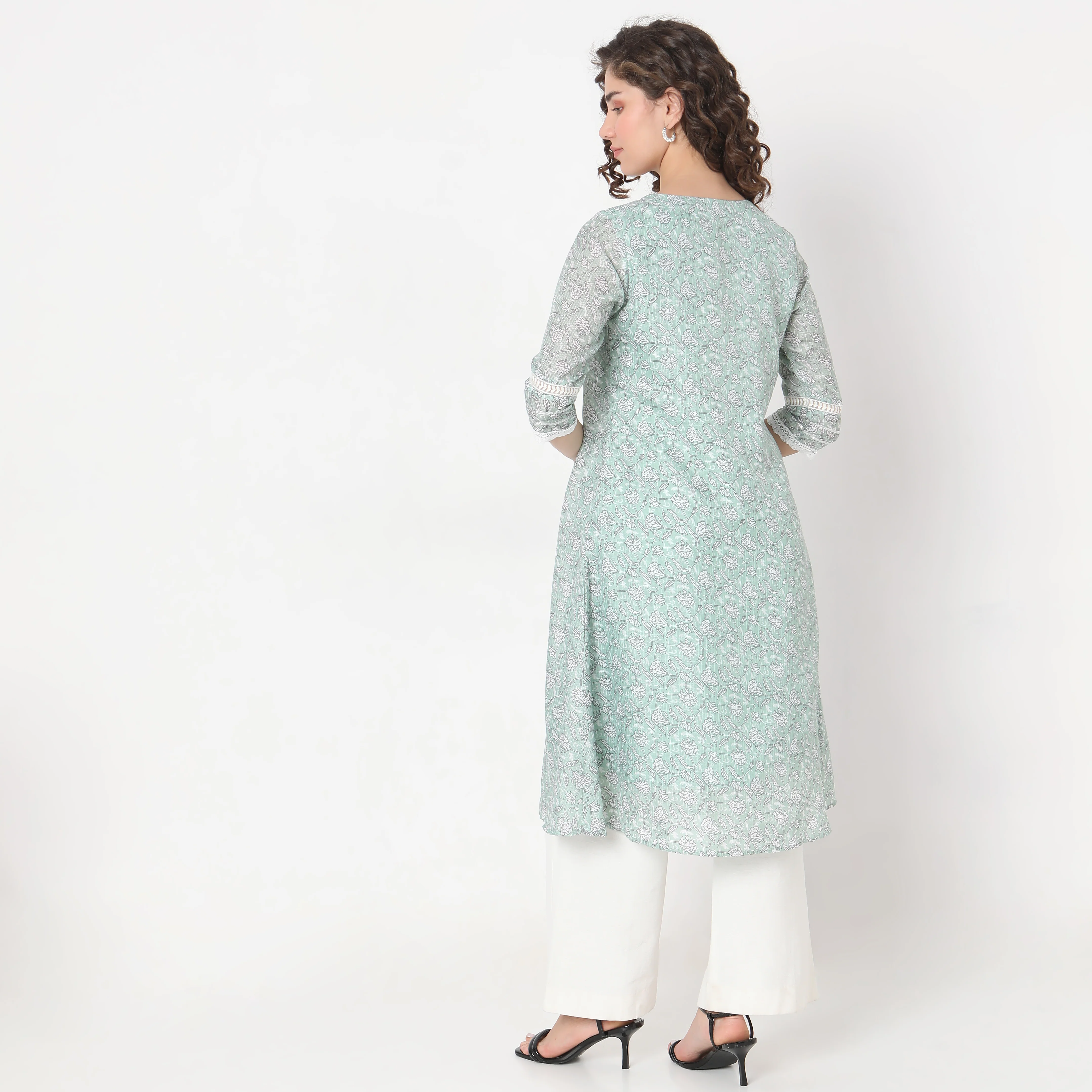 Straight Fit Floral Kurta - Image 3