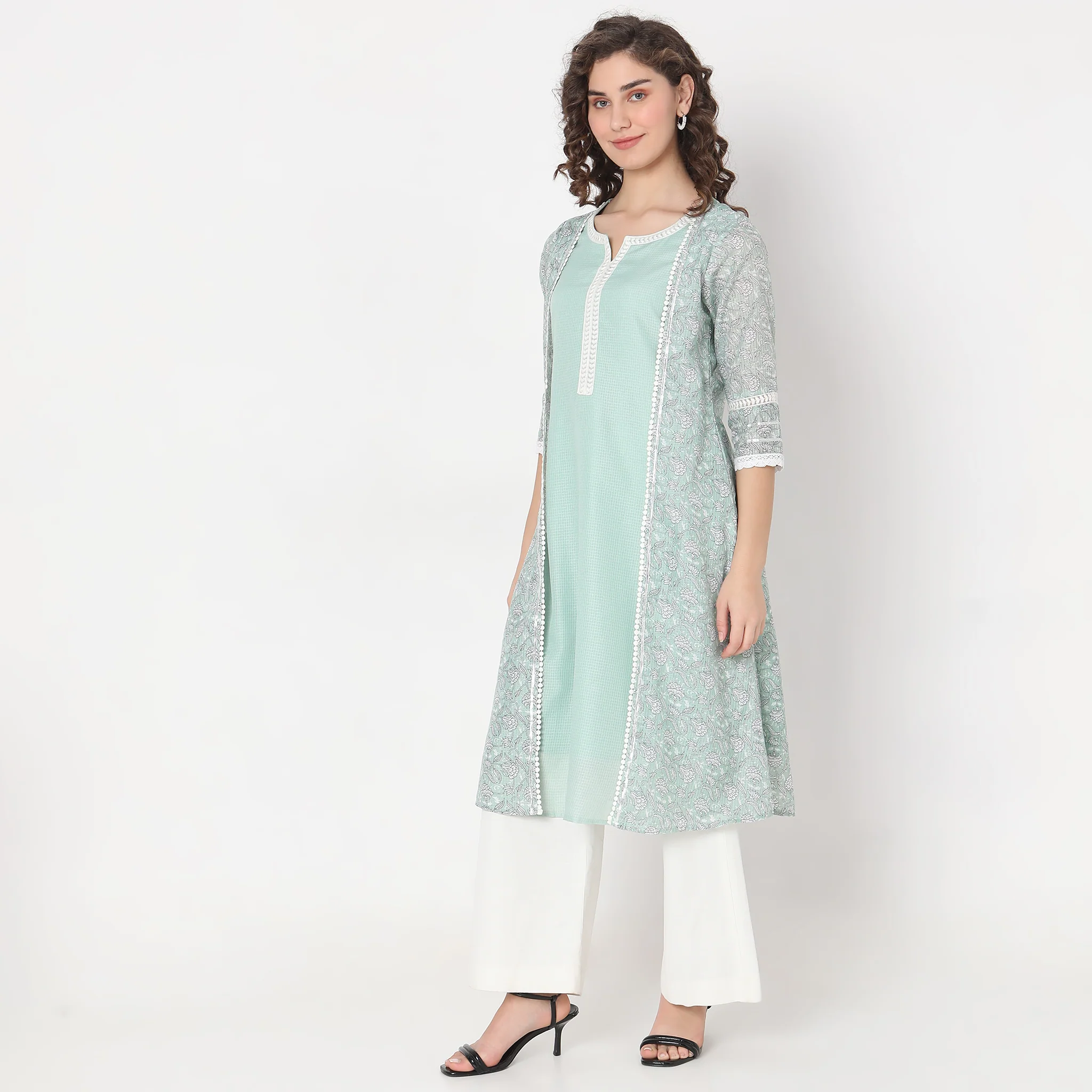 Straight Fit Floral Kurta - Image 4