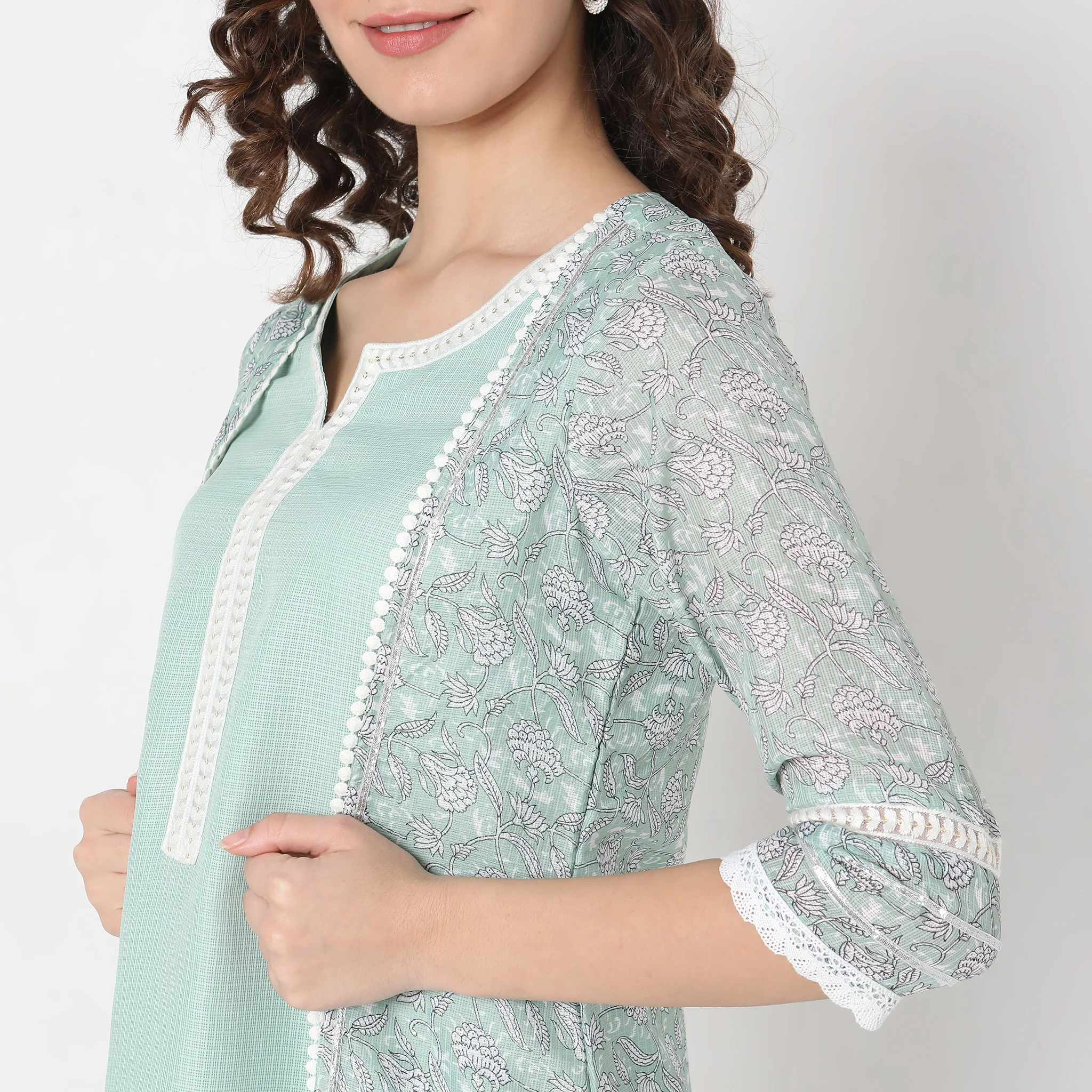 Straight Fit Floral Kurta - Image 5