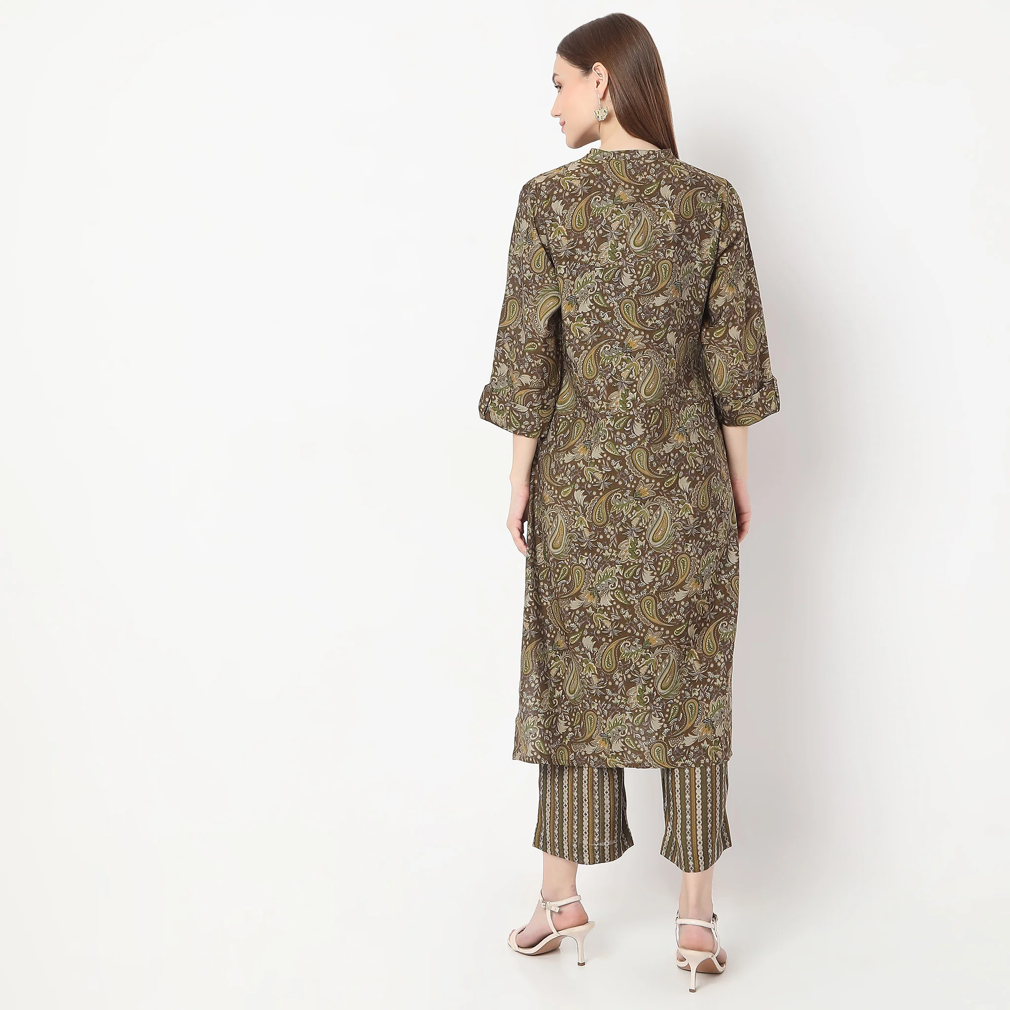 Straight Fit Floral Print Calf Length Kurta With Pant Set - Image 3