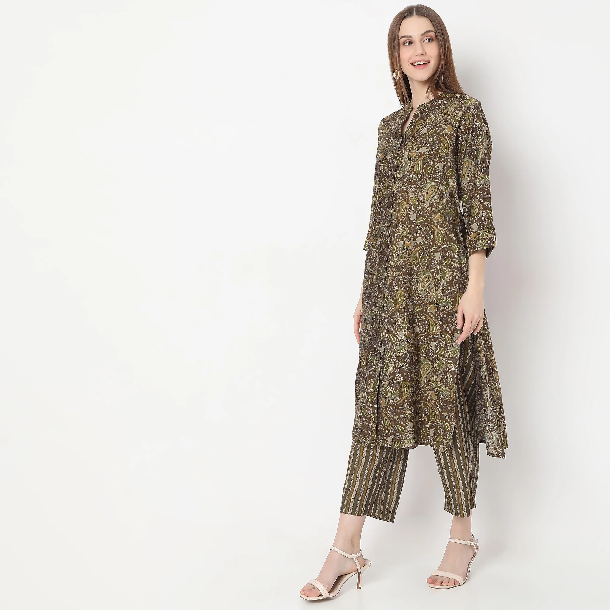 Straight Fit Floral Print Calf Length Kurta With Pant Set - Image 5
