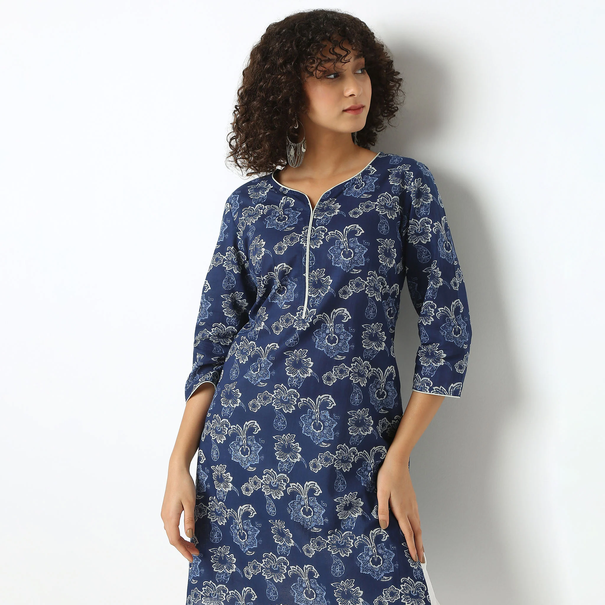 Round Neck Knee Length Three-Fourth Sleeve Straight Fit Floral Epp Kurta