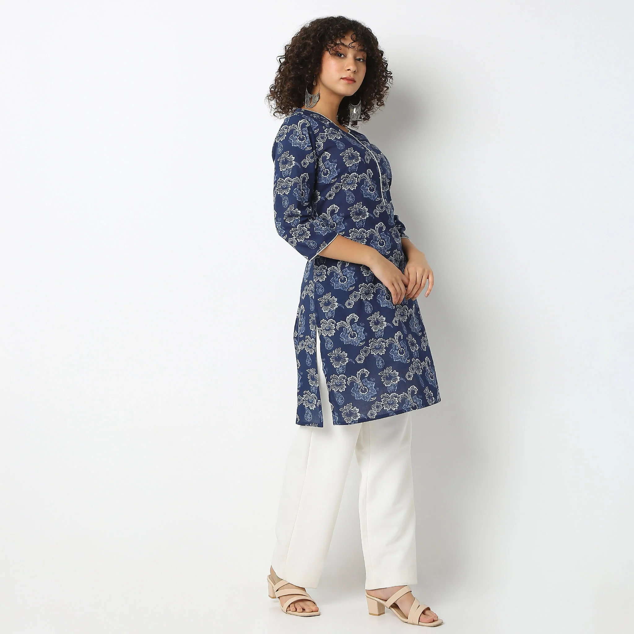 Round Neck Knee Length Three-Fourth Sleeve Straight Fit Floral Epp Kurta - Image 5