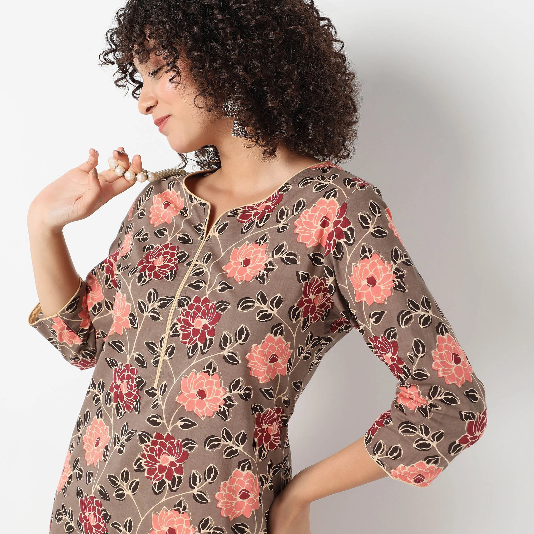 Round Neck Knee Length Three-Fourth Sleeve Straight Fit Floral Epp Kurta - Image 4