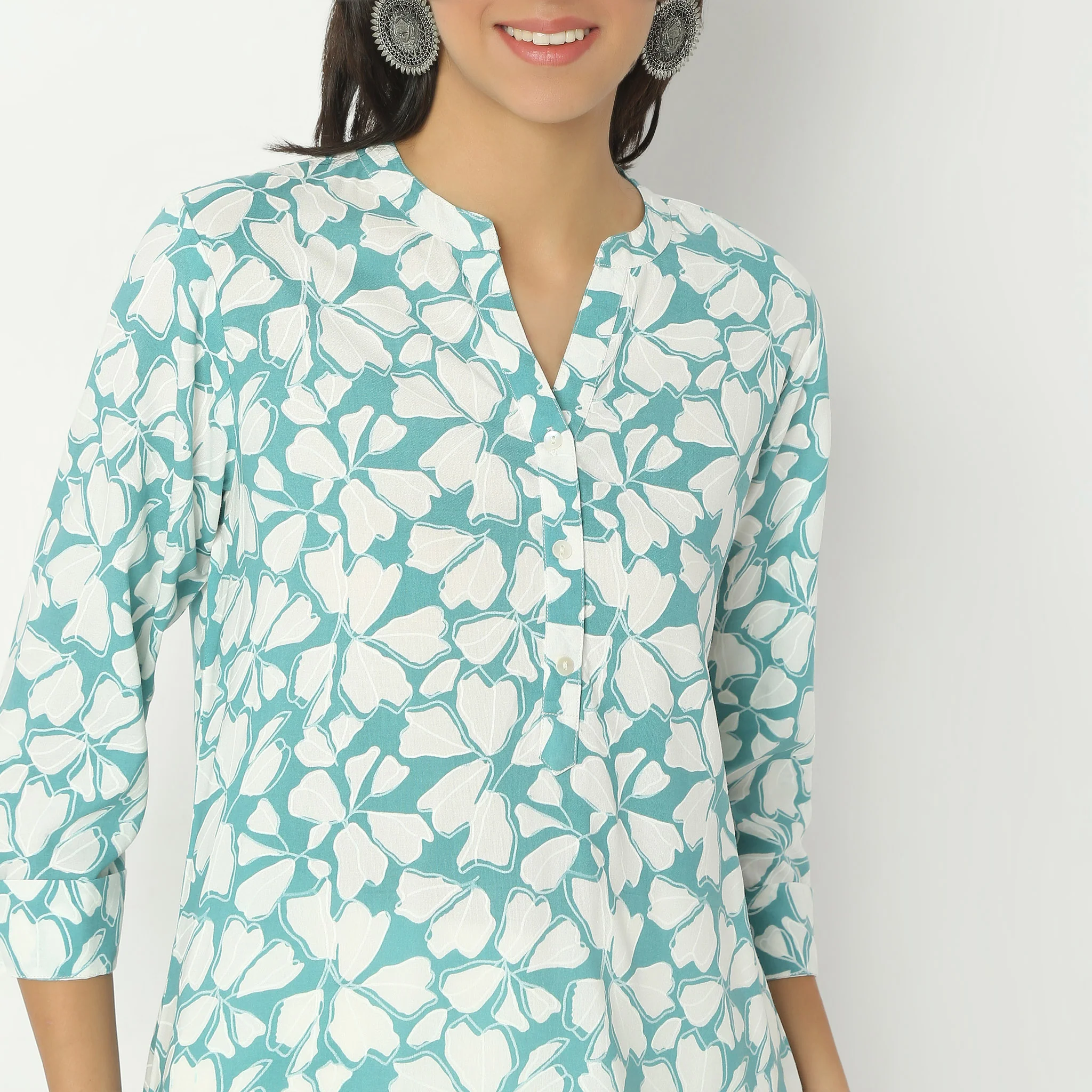 Straight Fit Printed Above Knee Band Collar Short Kurta - Image 4