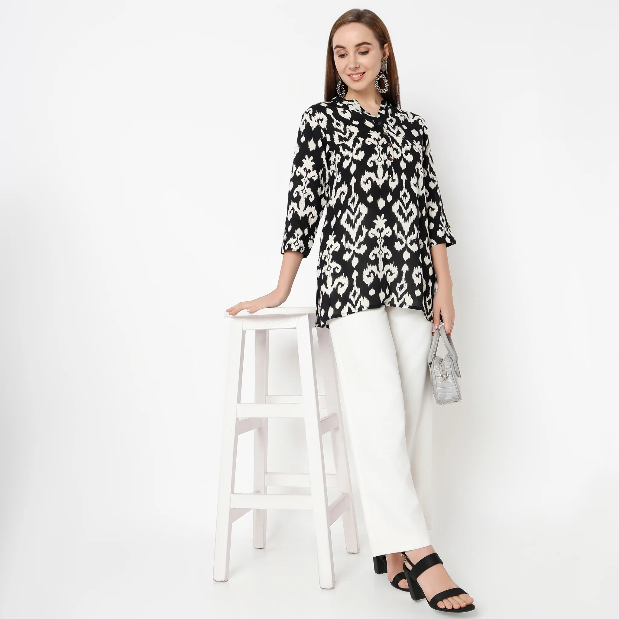 Band Neck Three-Fourth Sleeve Straight Fit Printed Short Kurta
