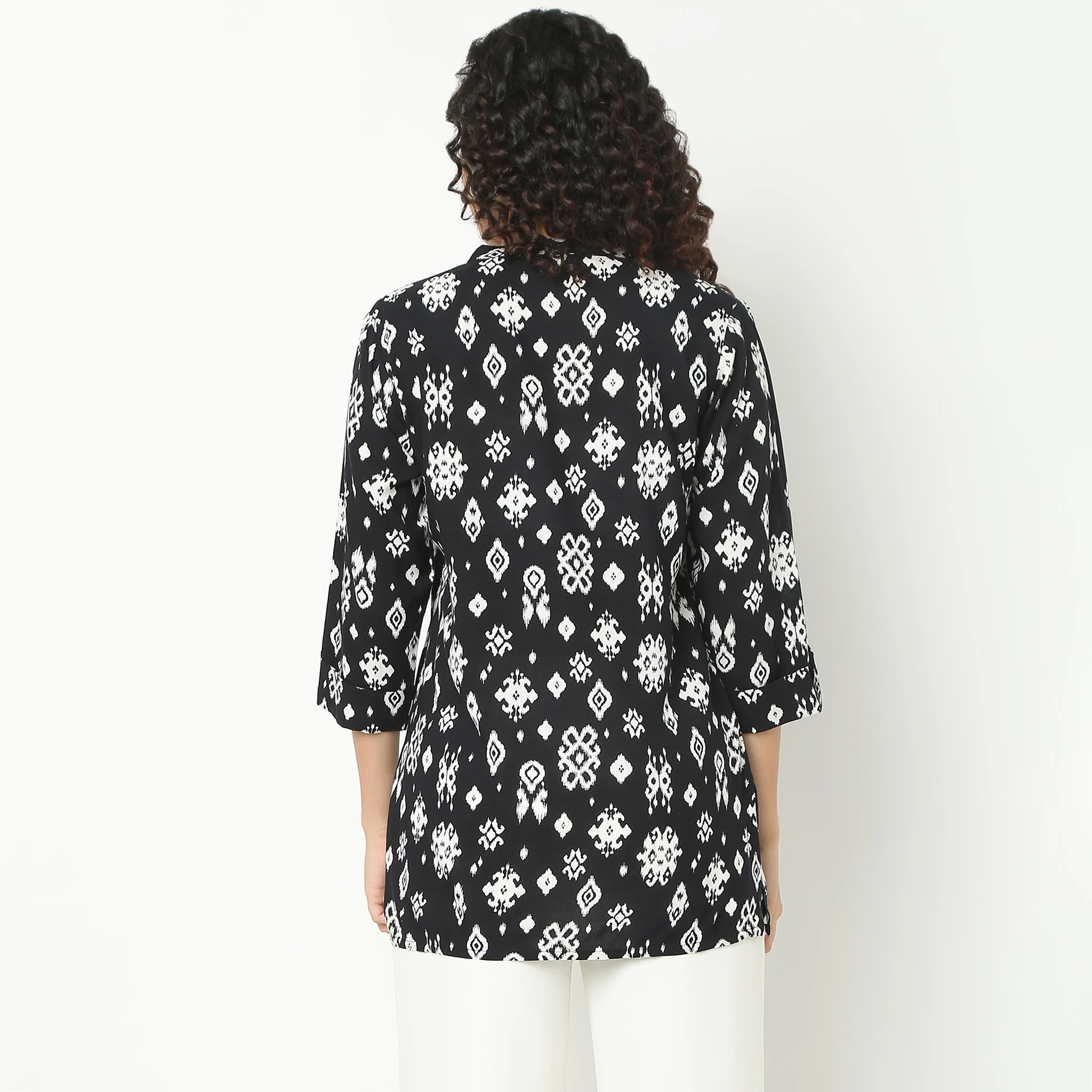 Straight Fit Printed Band Collar Short Kurta - Image 3