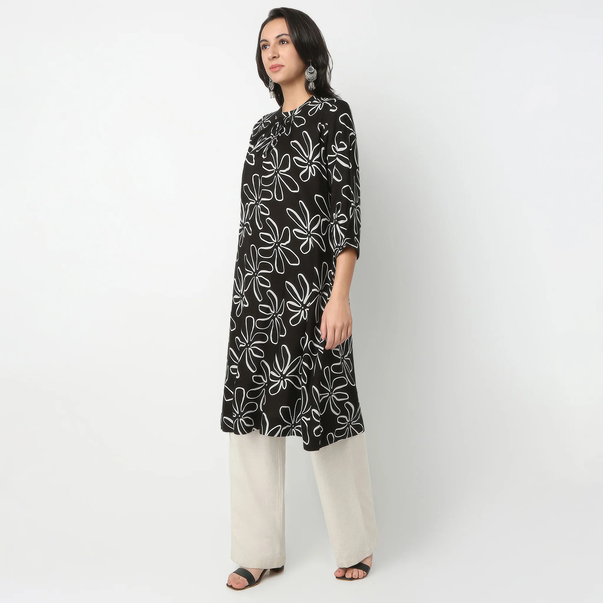 Band Neck Knee Length Three-Fourth Sleeve Straight Fit Printed Kurta - Image 5
