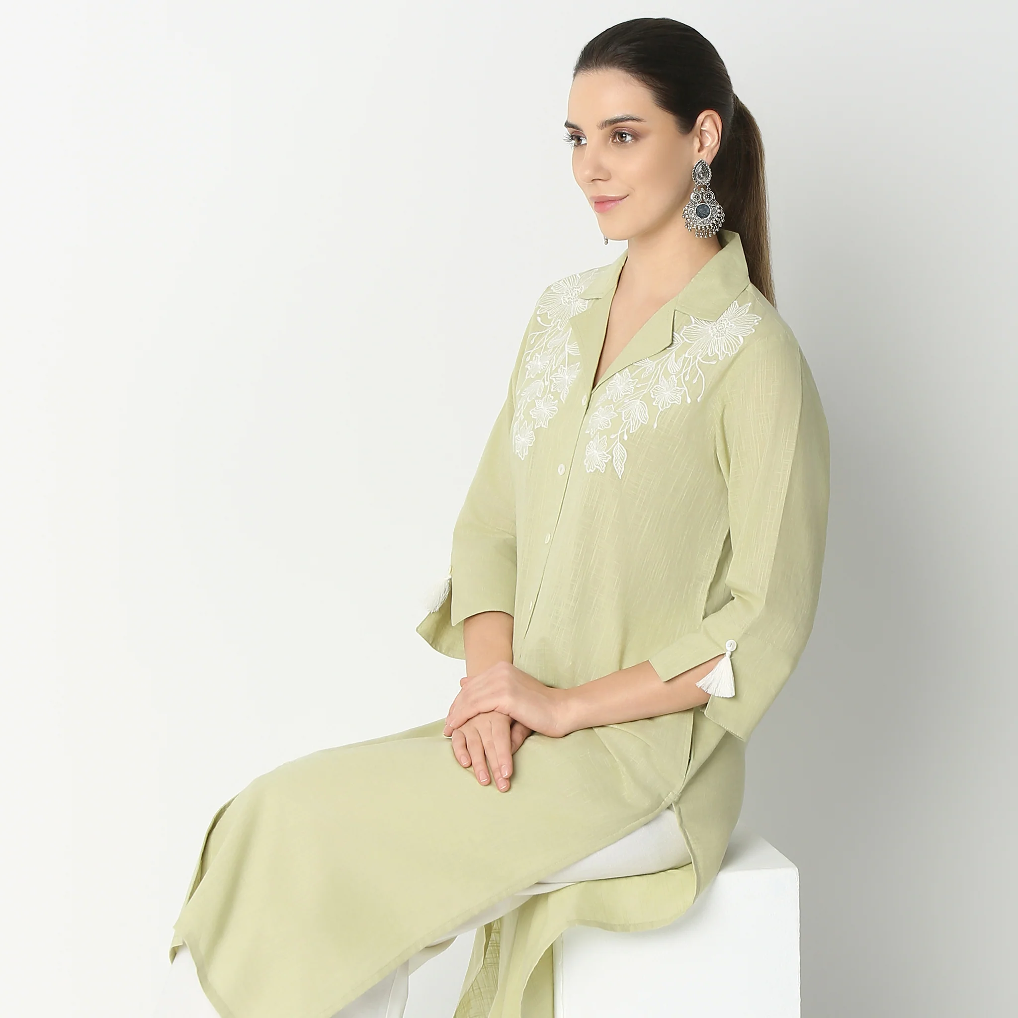 Straight Fit Printed Below Knee Lapel Collar Kurta - Image 4