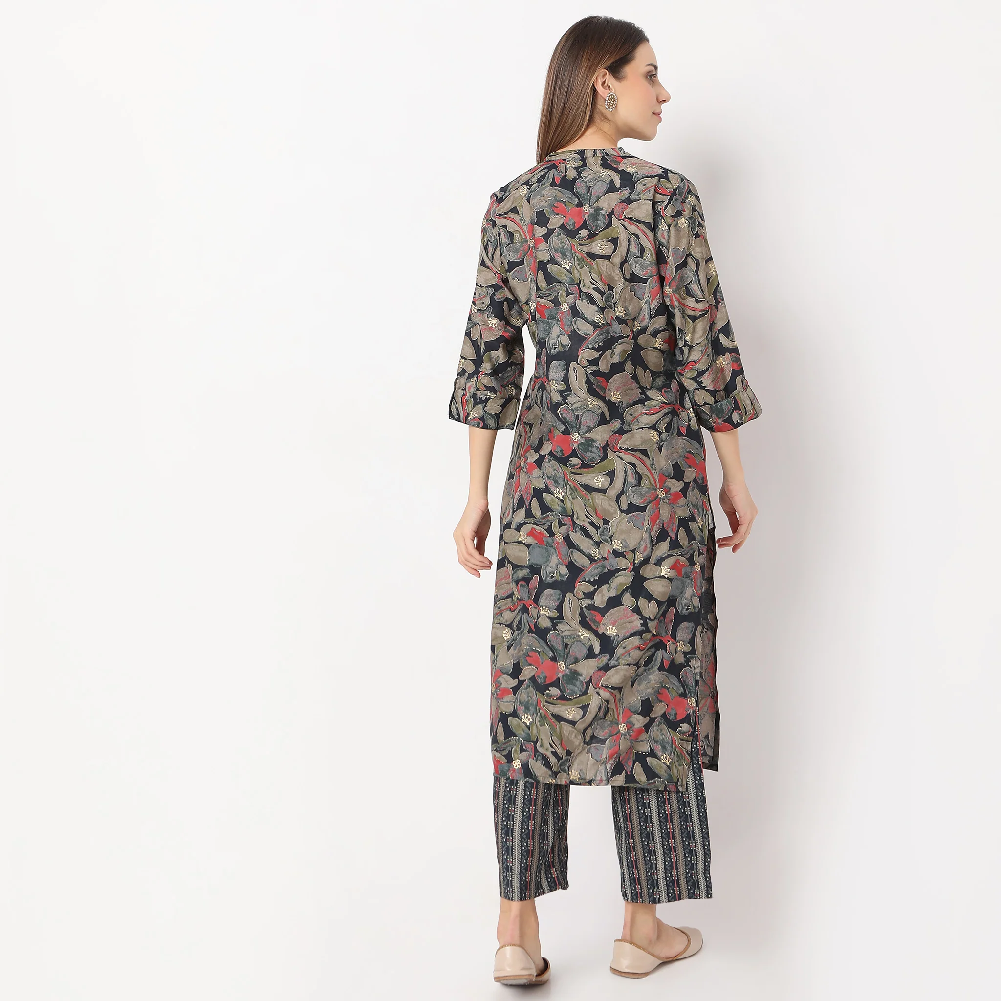 Straight Fit Printed Below Knee Length Band Neck Kurta With Pant Set - Image 3