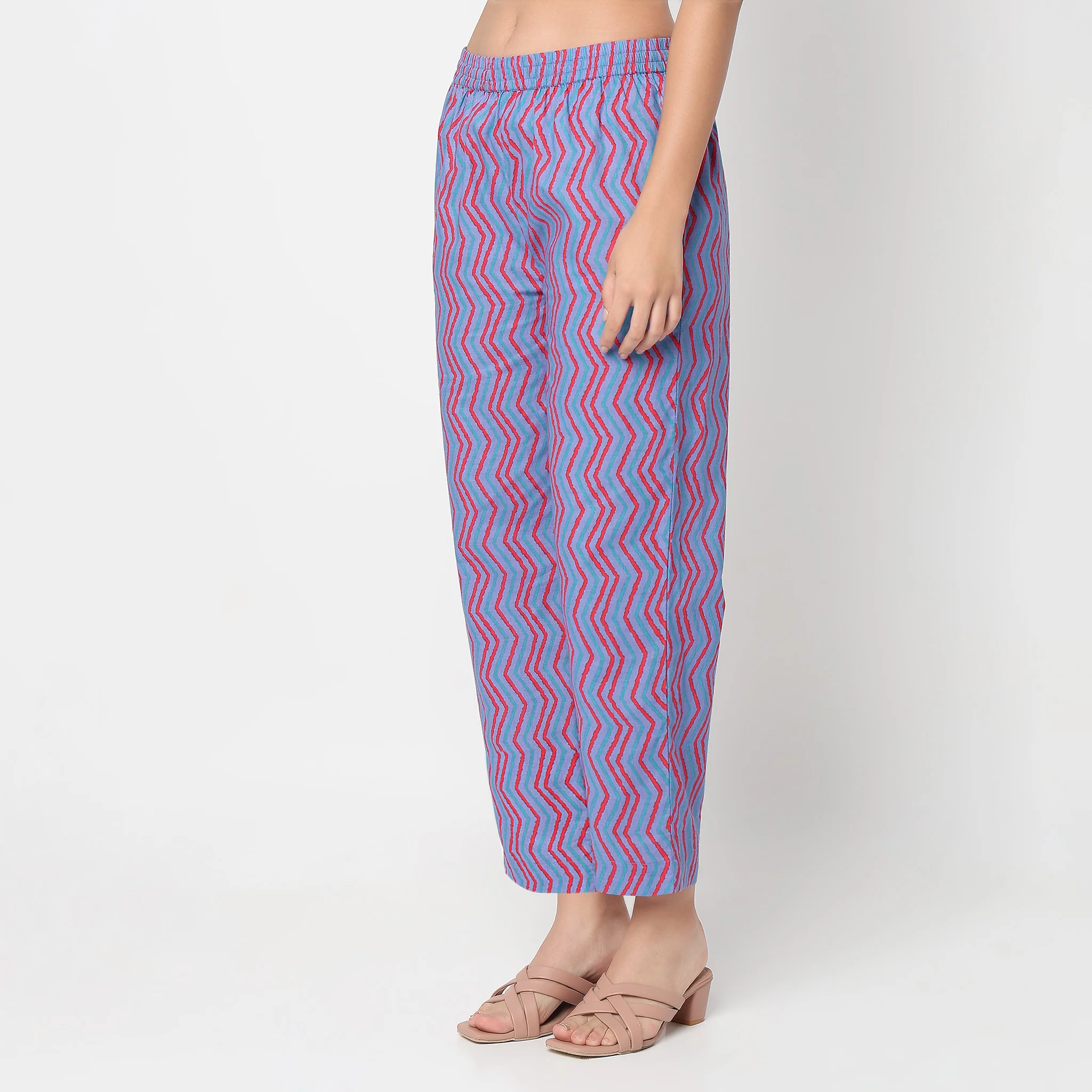 Straight Fit Printed Essential Pants - Image 4