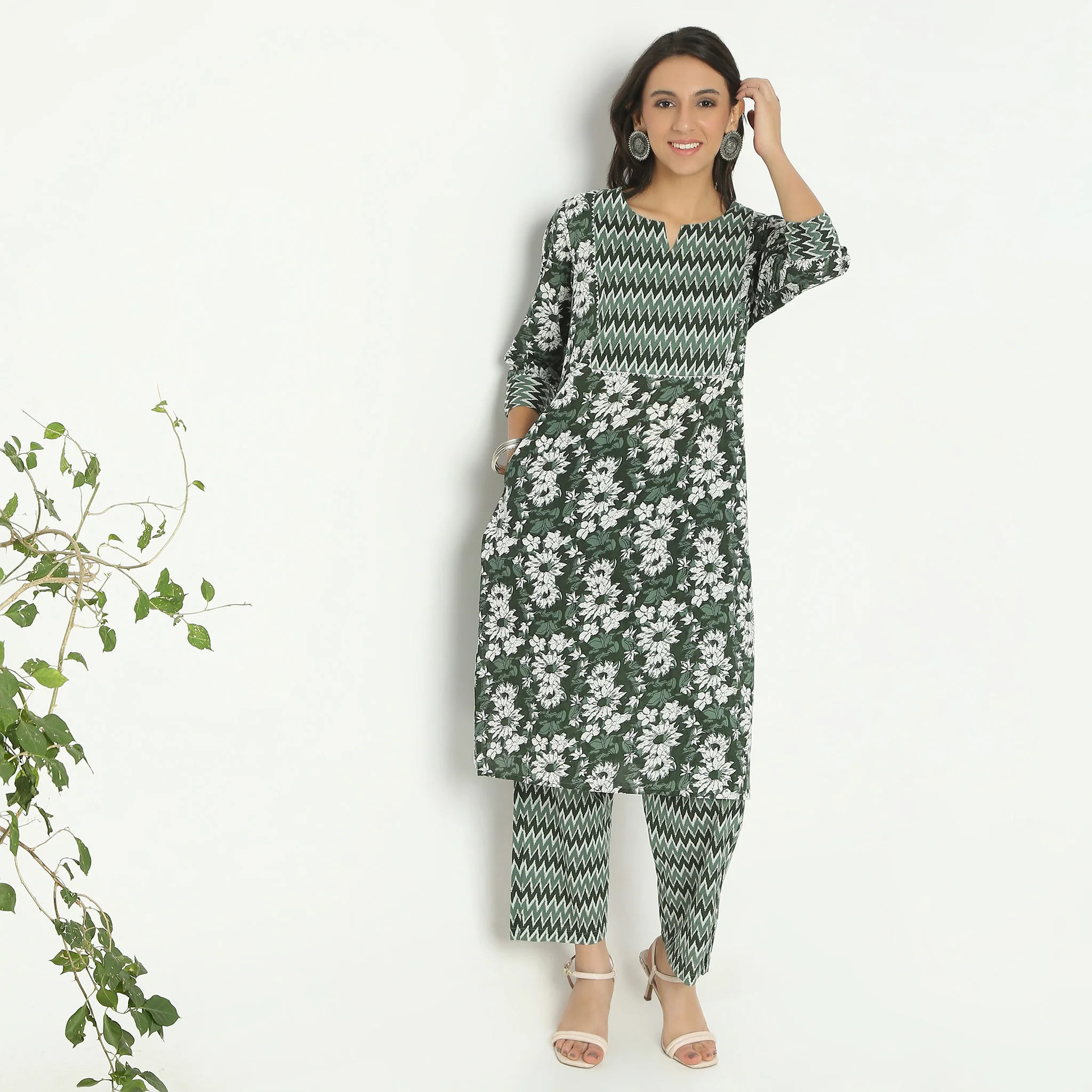 Straight Fit Printed Full Length Mid Rise Pants