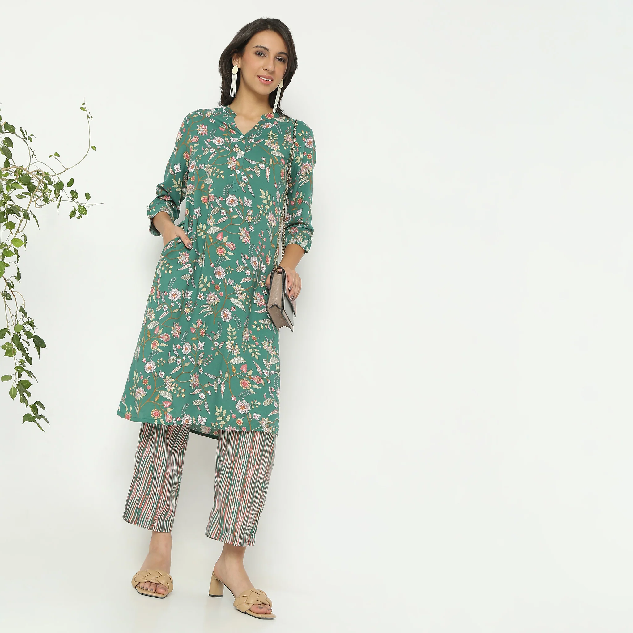 Straight Fit Printed Full Length Mid Rise Pants