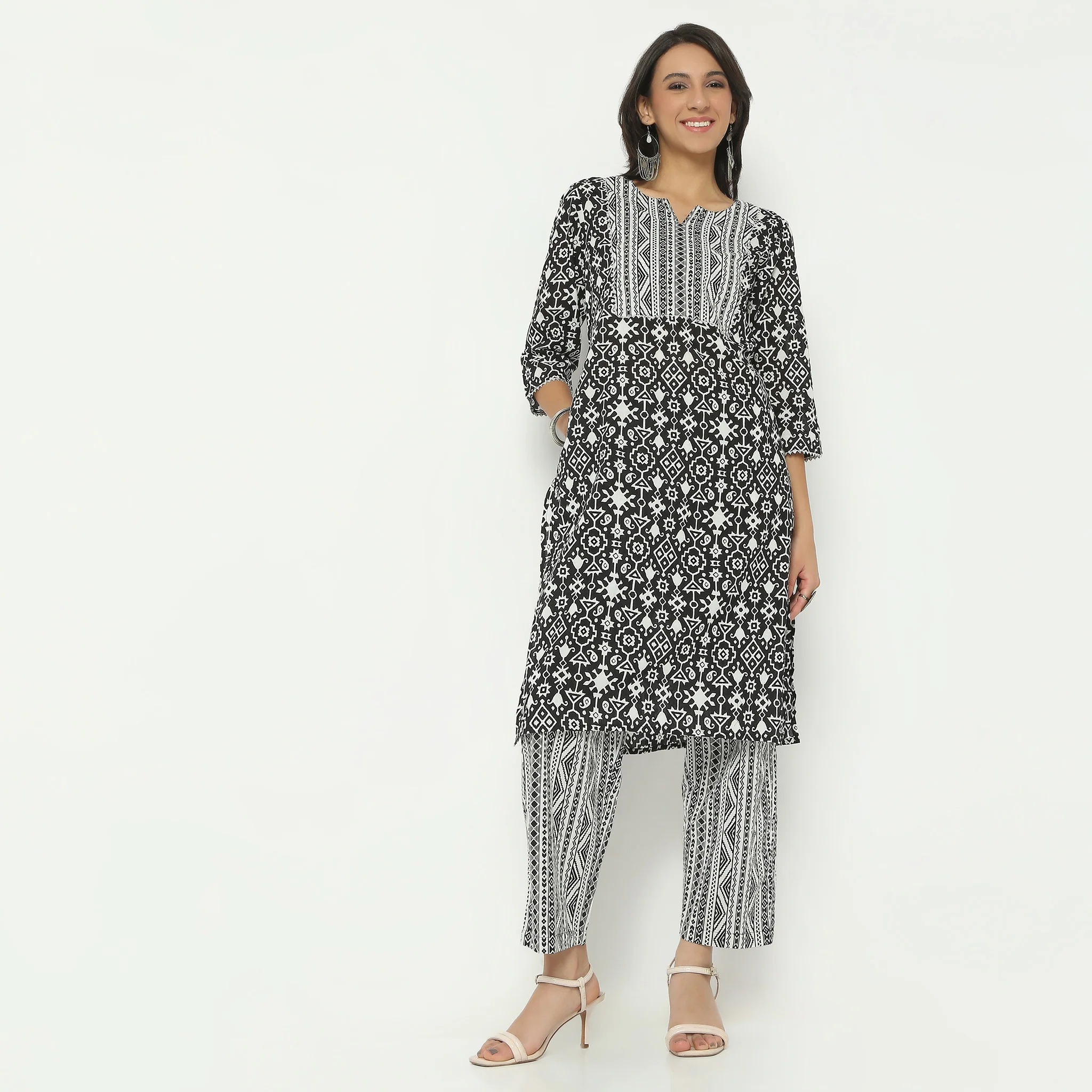 Straight Fit Printed Full Length Mid Rise Pants