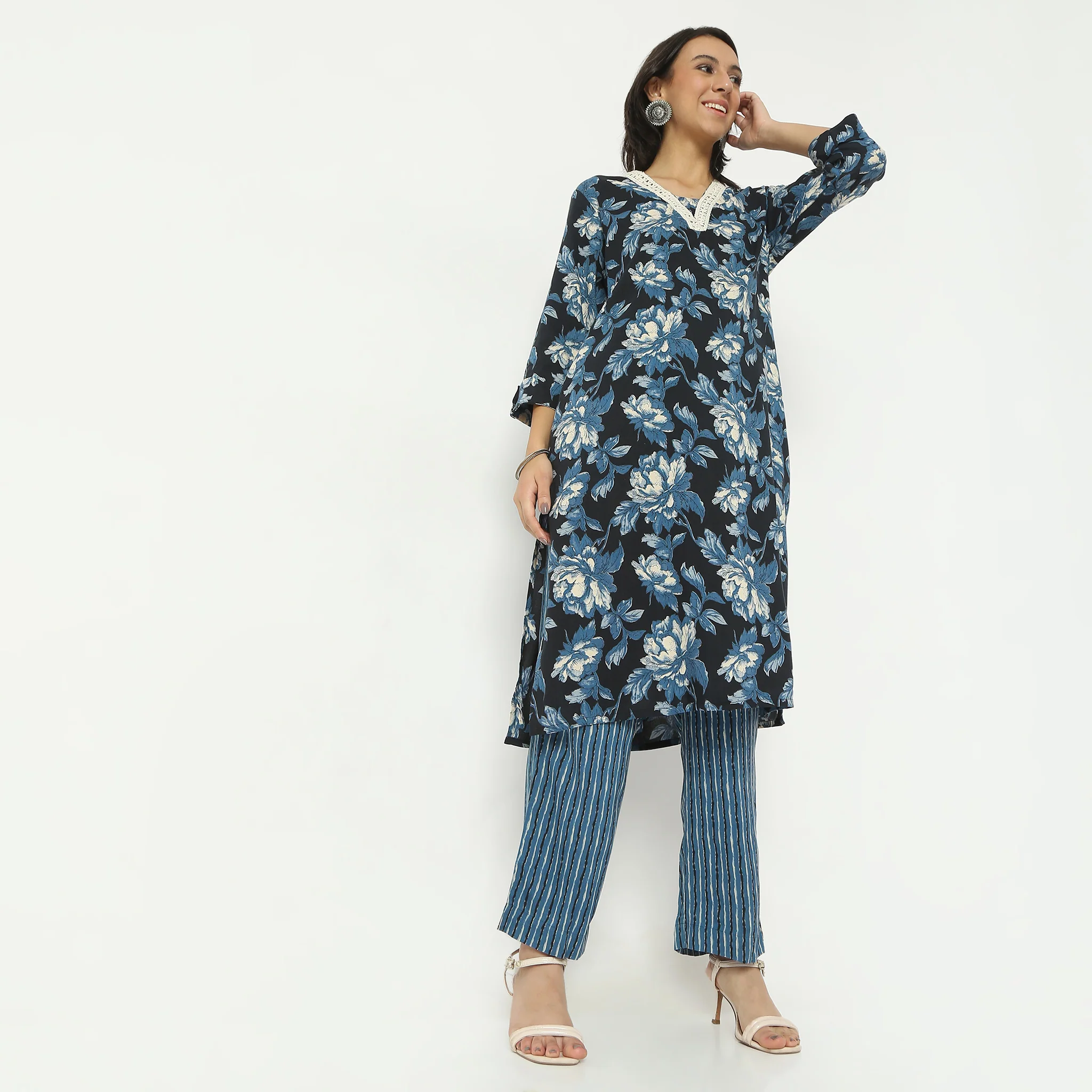 Straight Fit Printed Full Length Mid Rise Pants