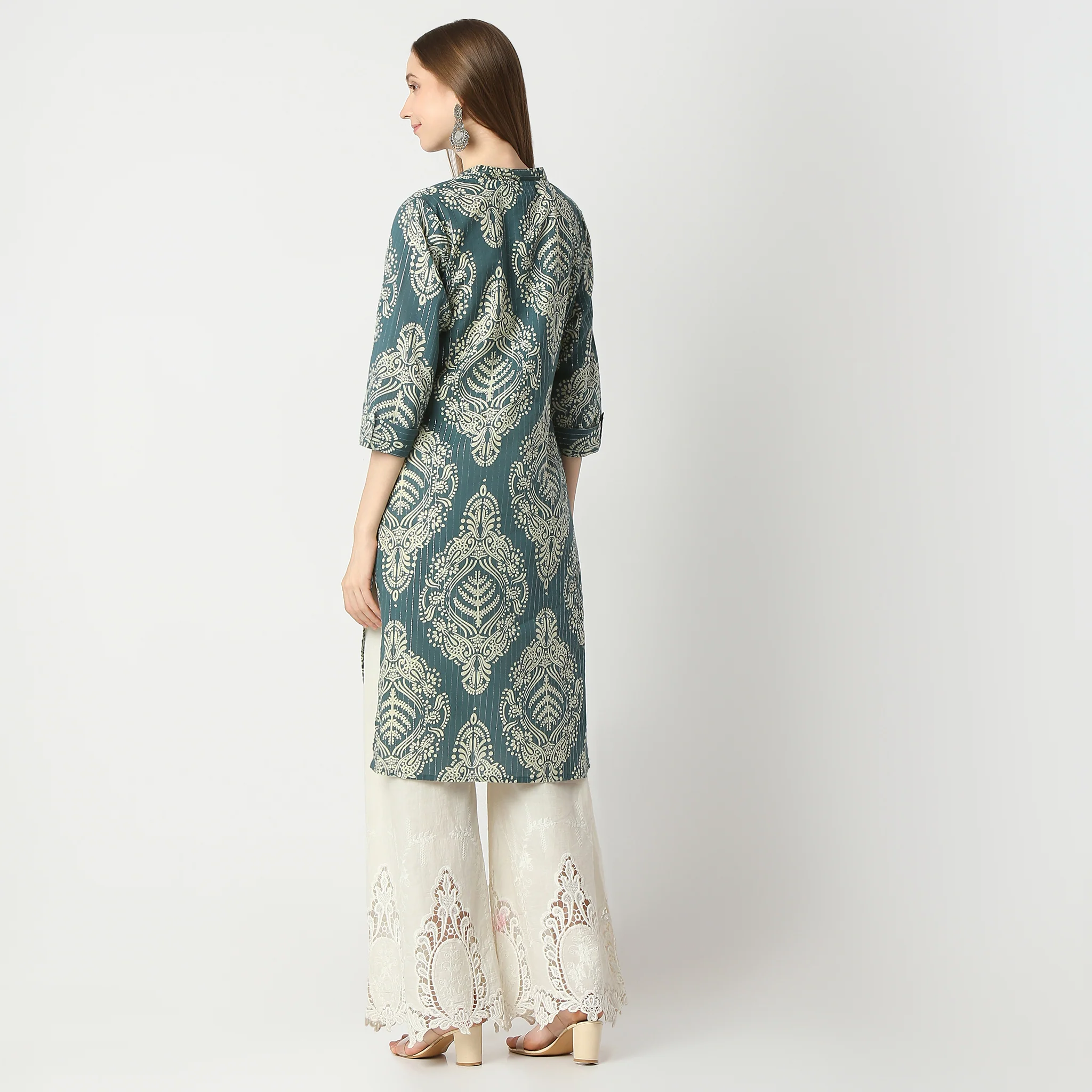 Straight Fit Printed Knee Length V-Neck Kurta - Image 3