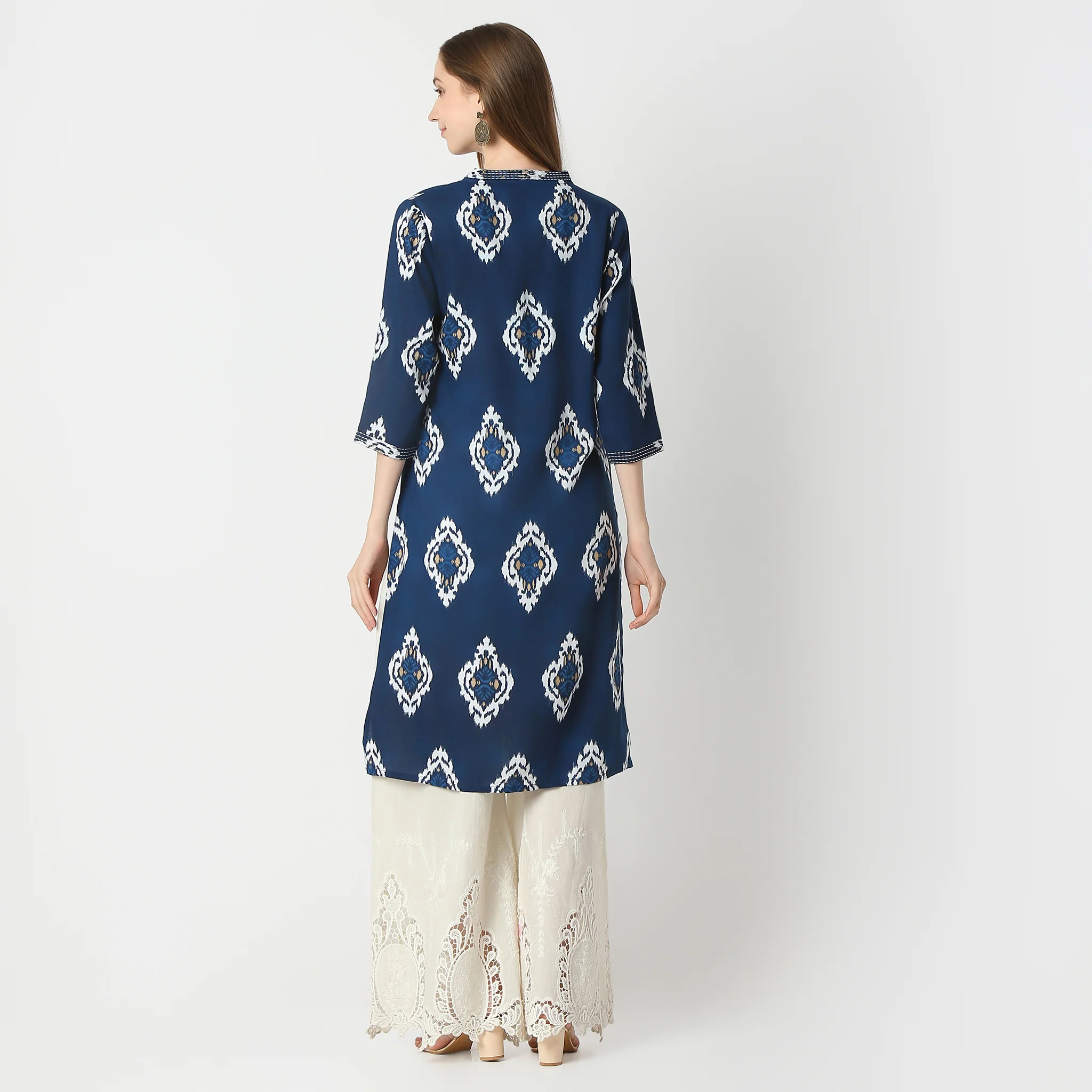 Straight Fit Printed Knee Length V-Neck Long Kurta - Image 3