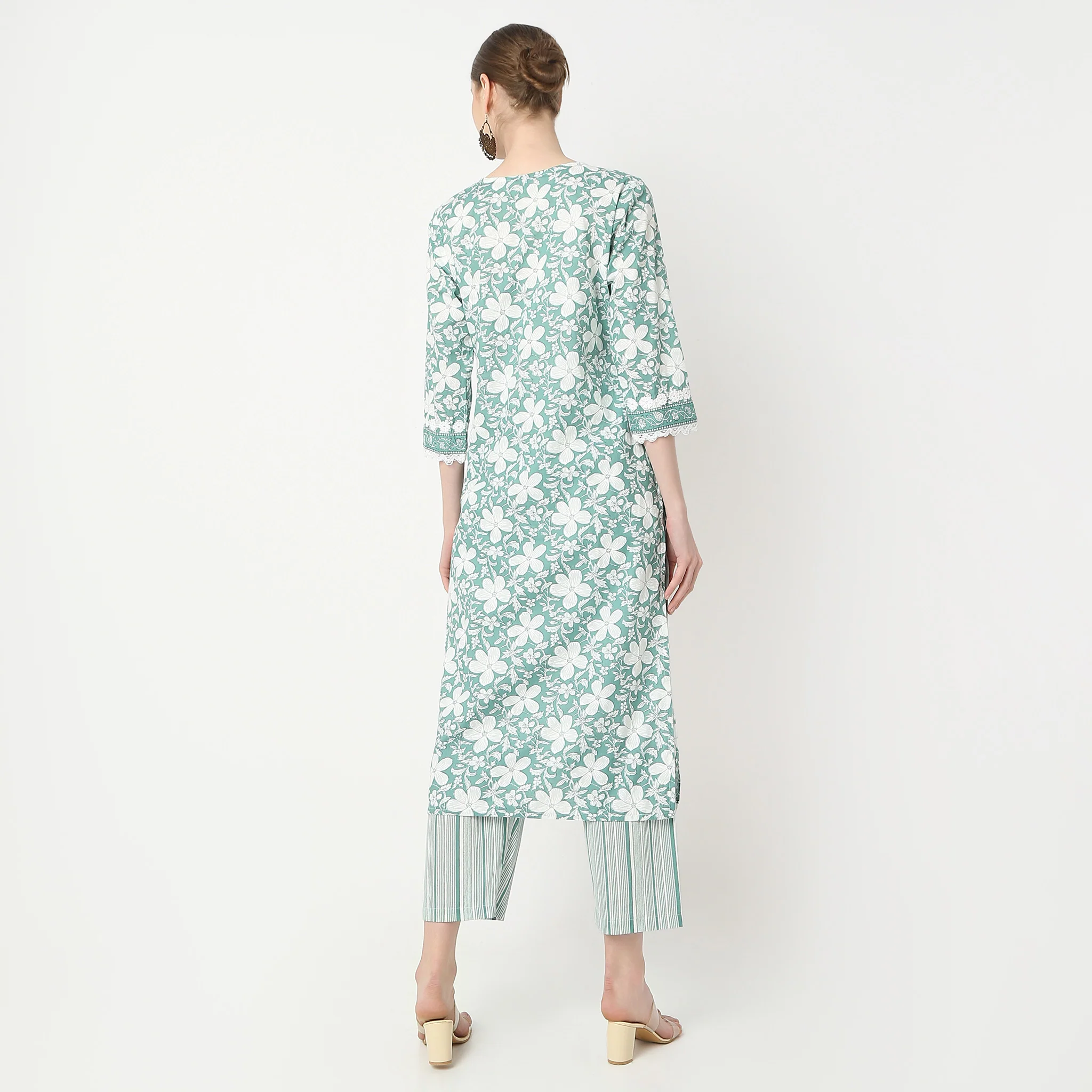 Straight Fit Printed Traditional Kurta And Pant With Dupatta Set - Image 3