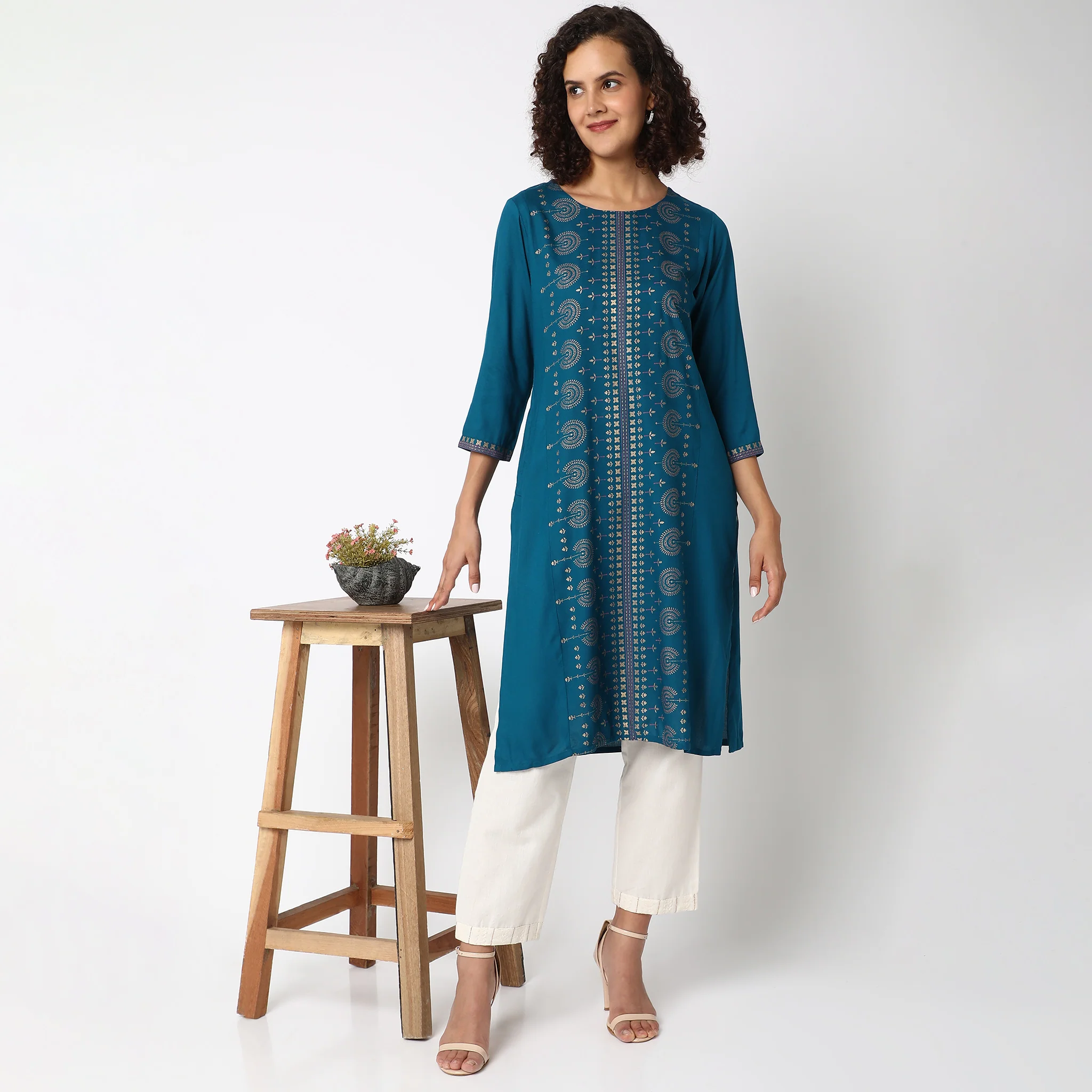 Straight Fit Printed Kurta - Image 6