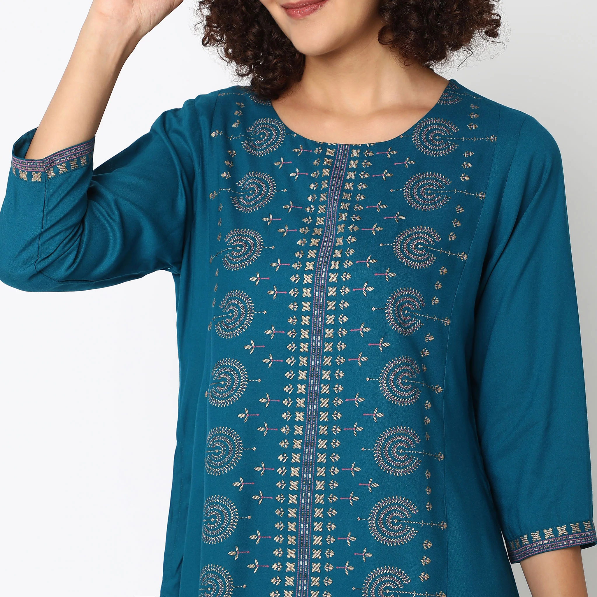 Straight Fit Printed Kurta - Image 9