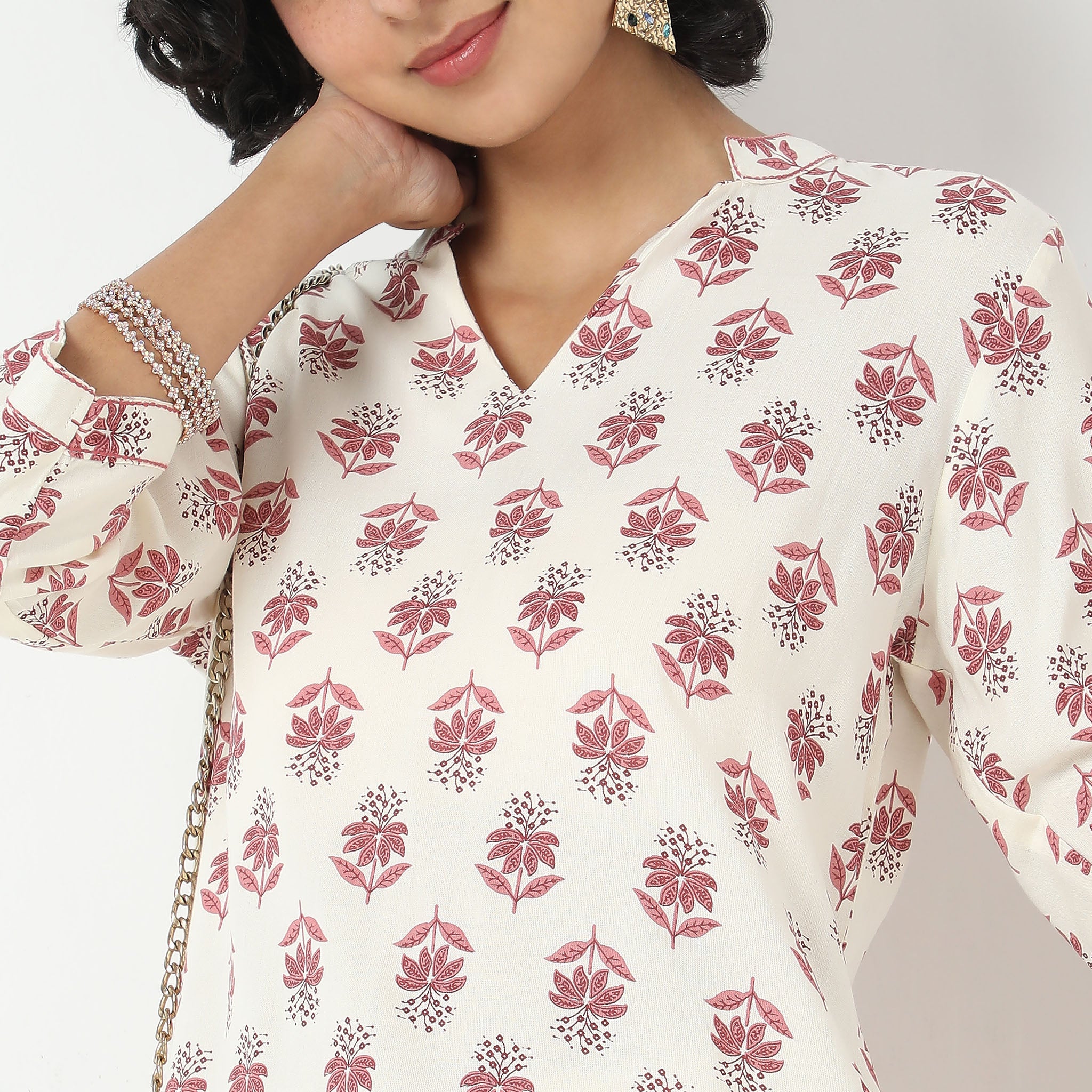 Straight Fit Printed Kurta - Image 4