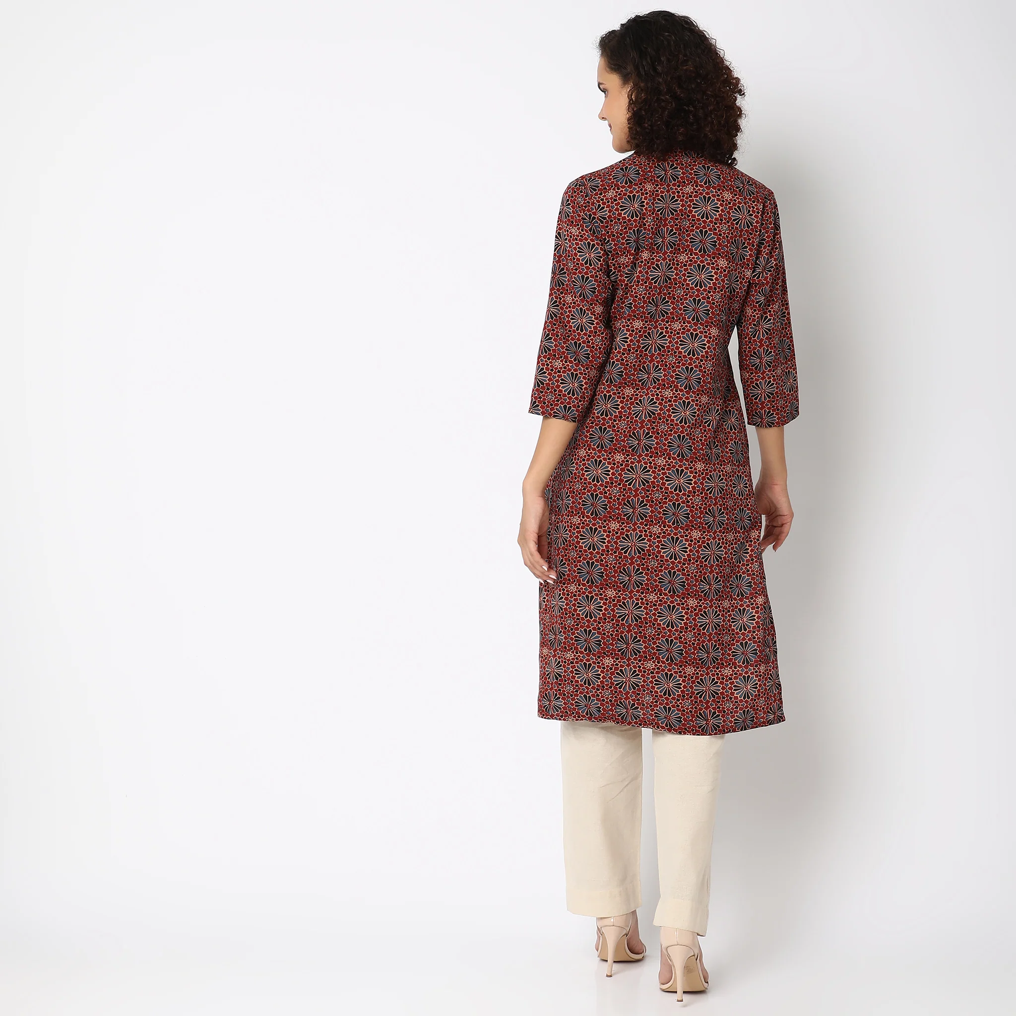 Straight Fit Printed Kurta - Image 3