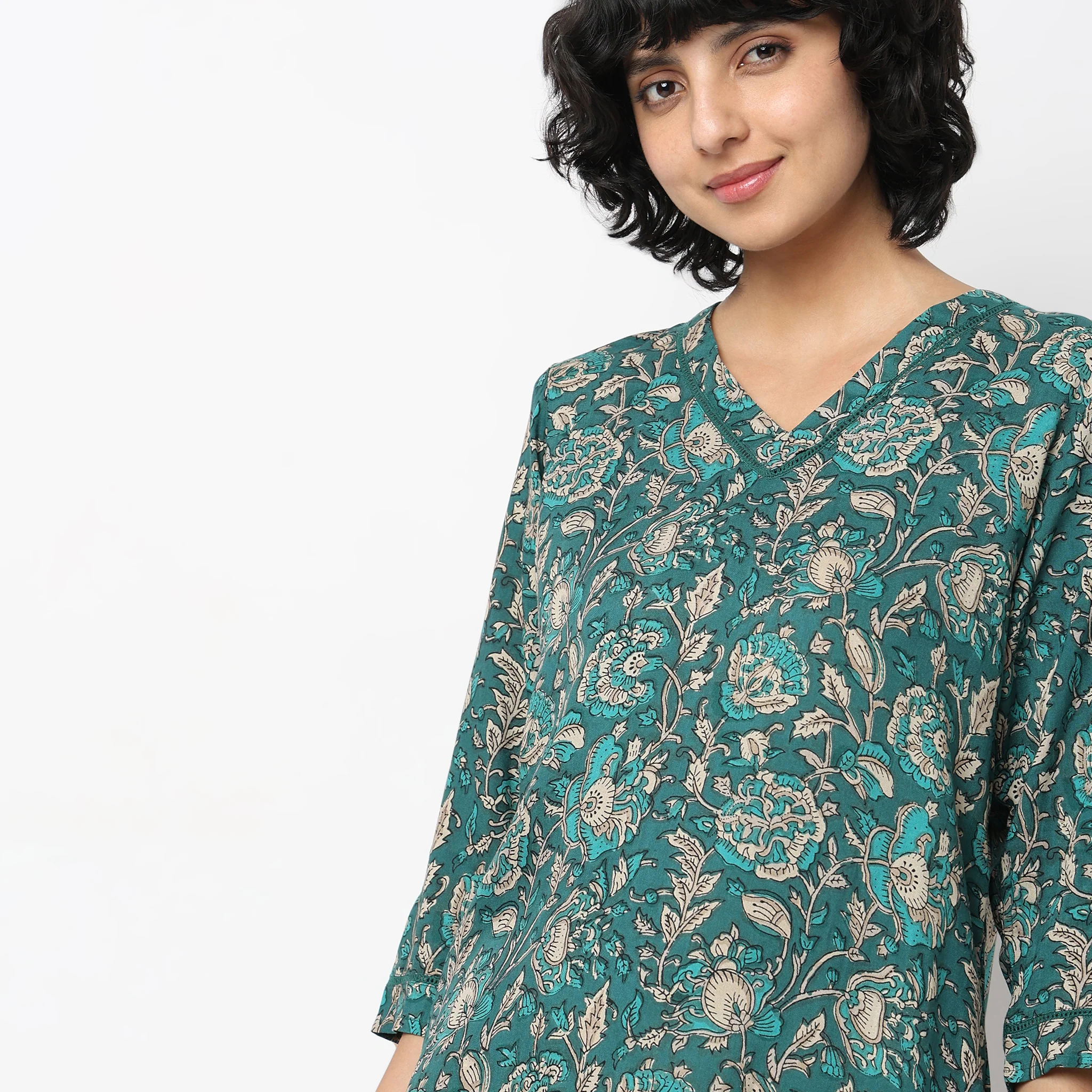 Straight Fit Printed Kurta - Image 4