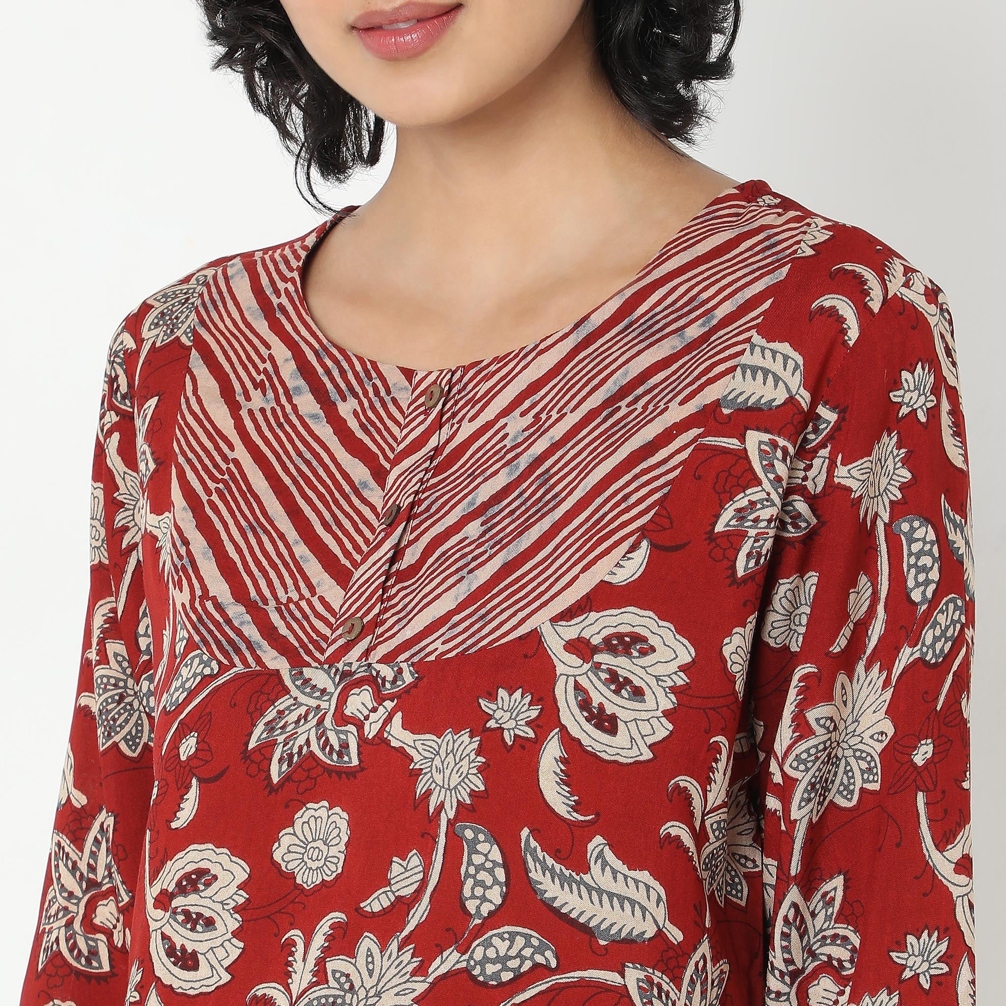 Straight Fit Printed Kurta - Image 4