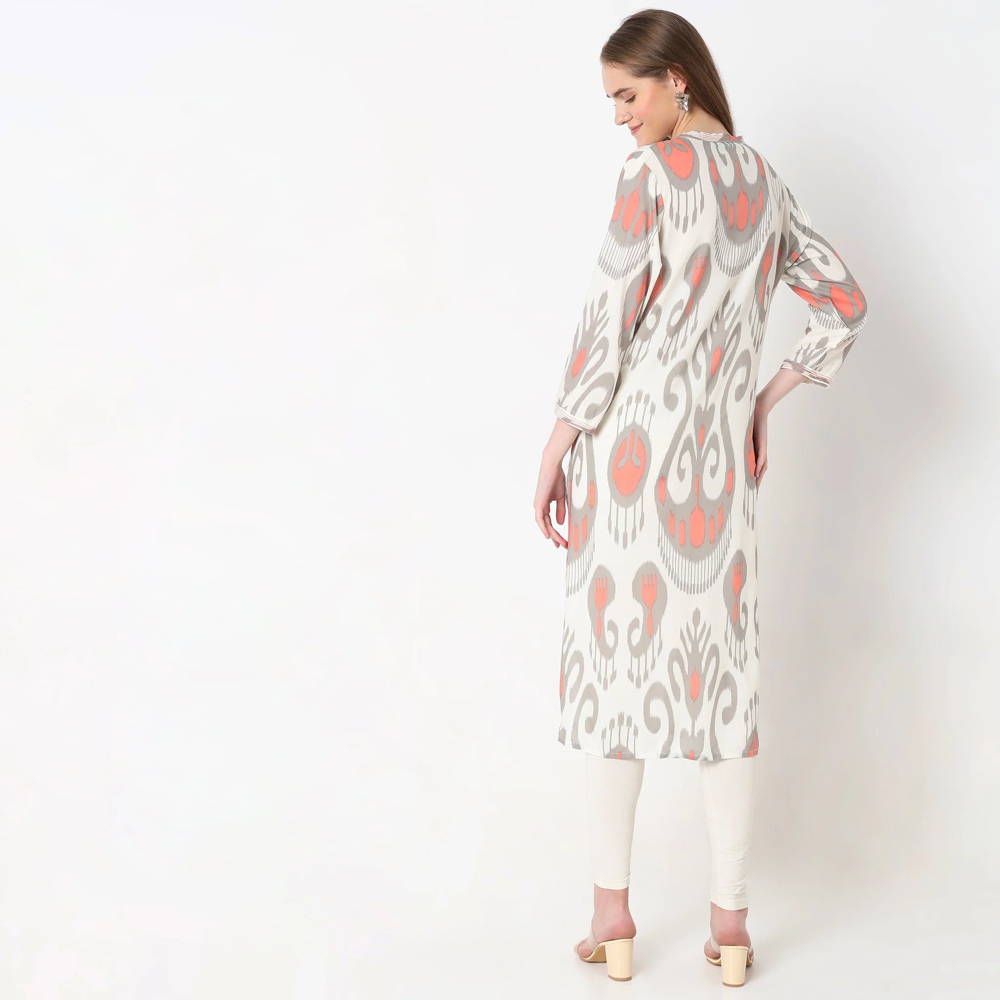 Straight Fit Printed Kurta - Image 3