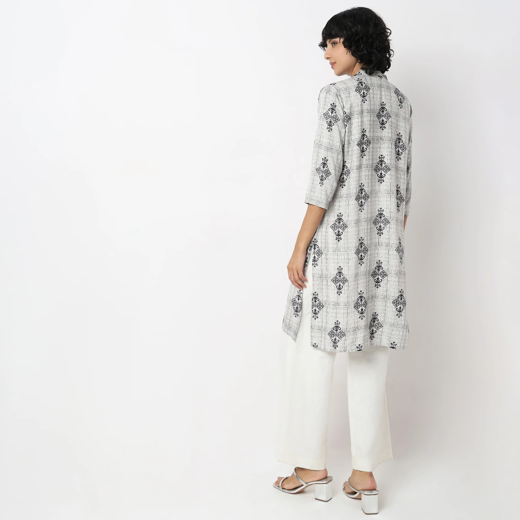 Straight Fit Printed Kurta - Image 3
