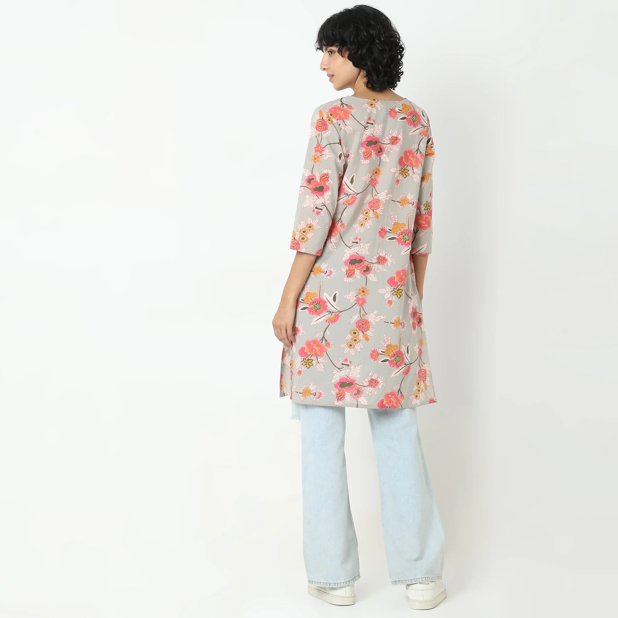 Straight Fit Printed Kurta - Image 3