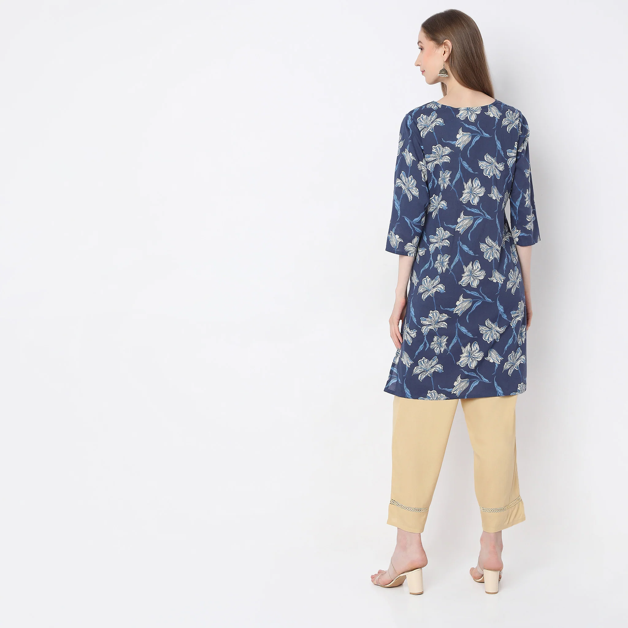 Straight Fit Printed Kurta - Image 3