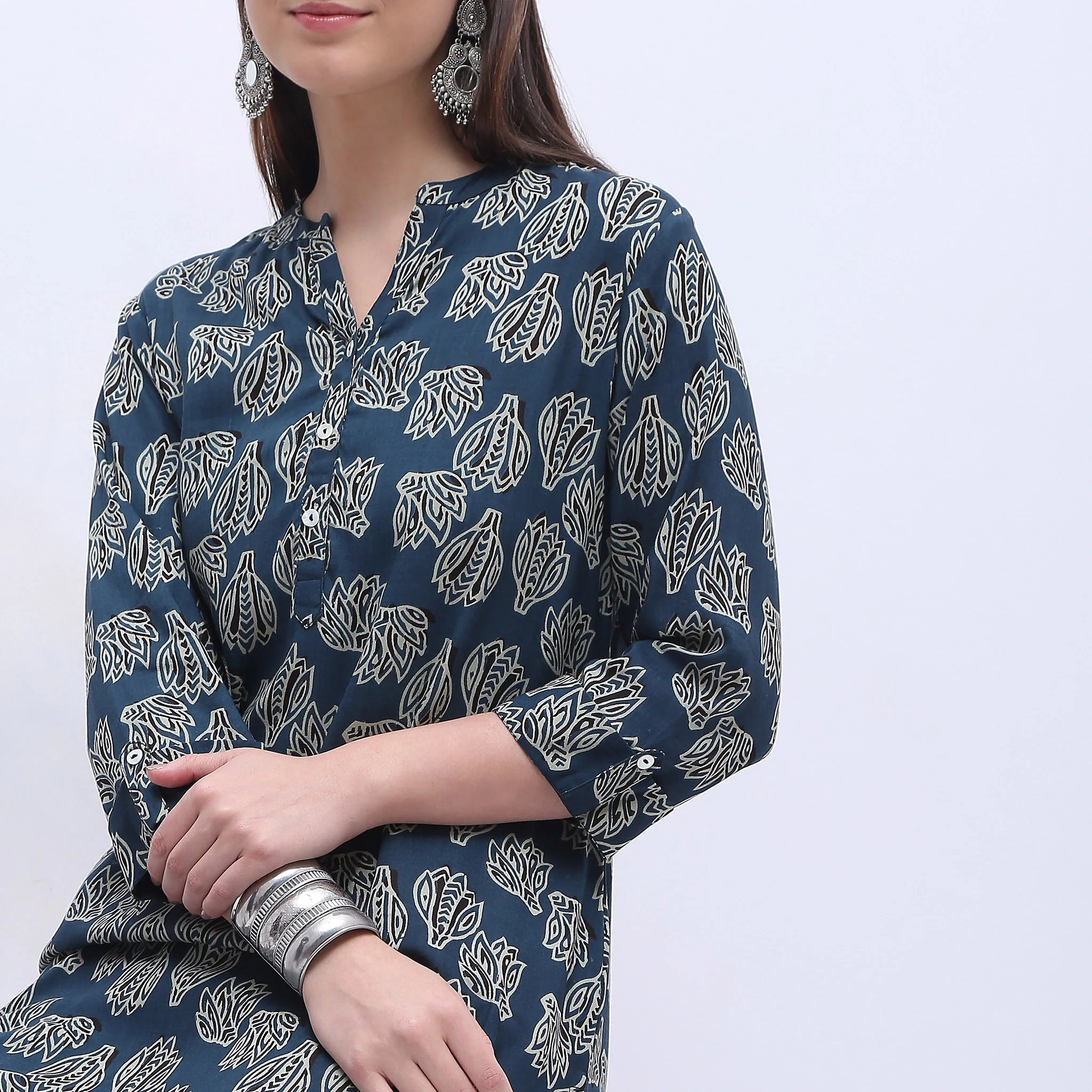 Straight Fit Printed Kurta - Image 4