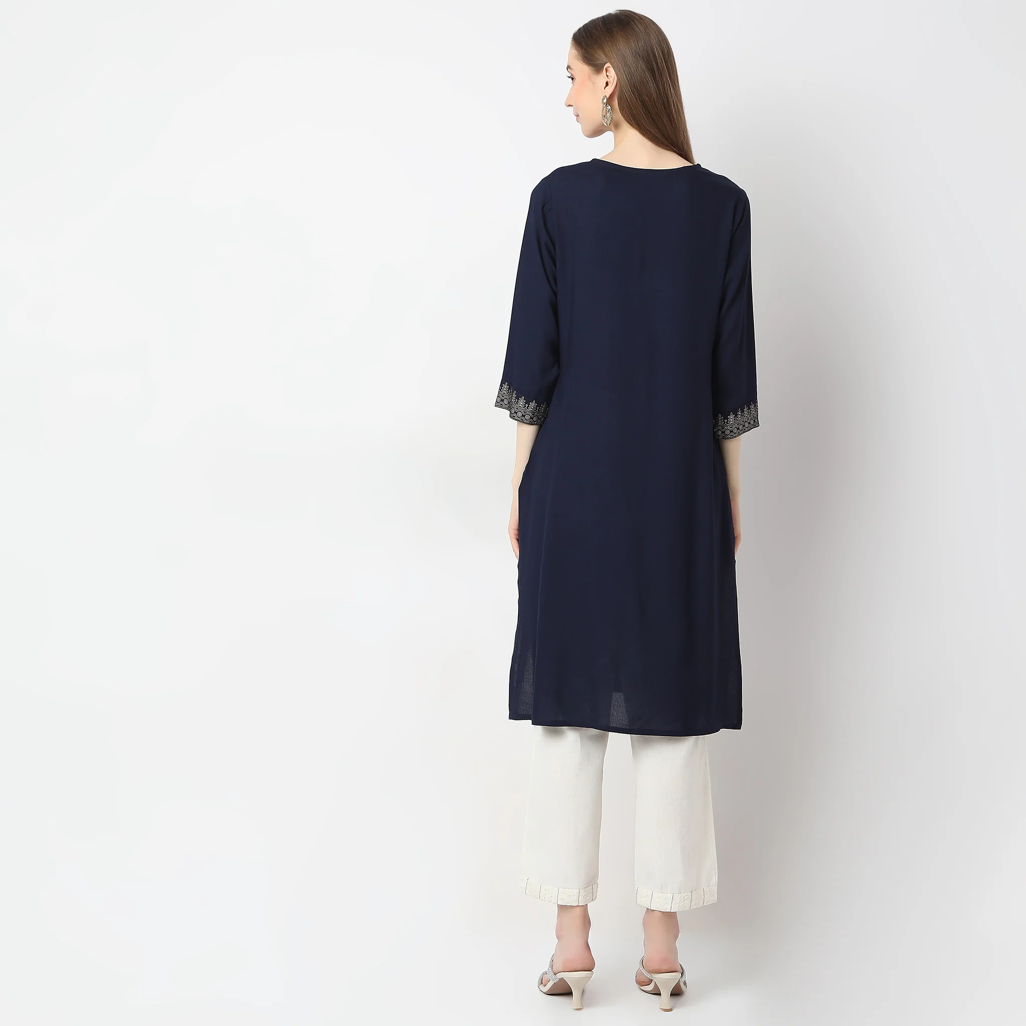Straight Fit Printed Kurta - Image 3
