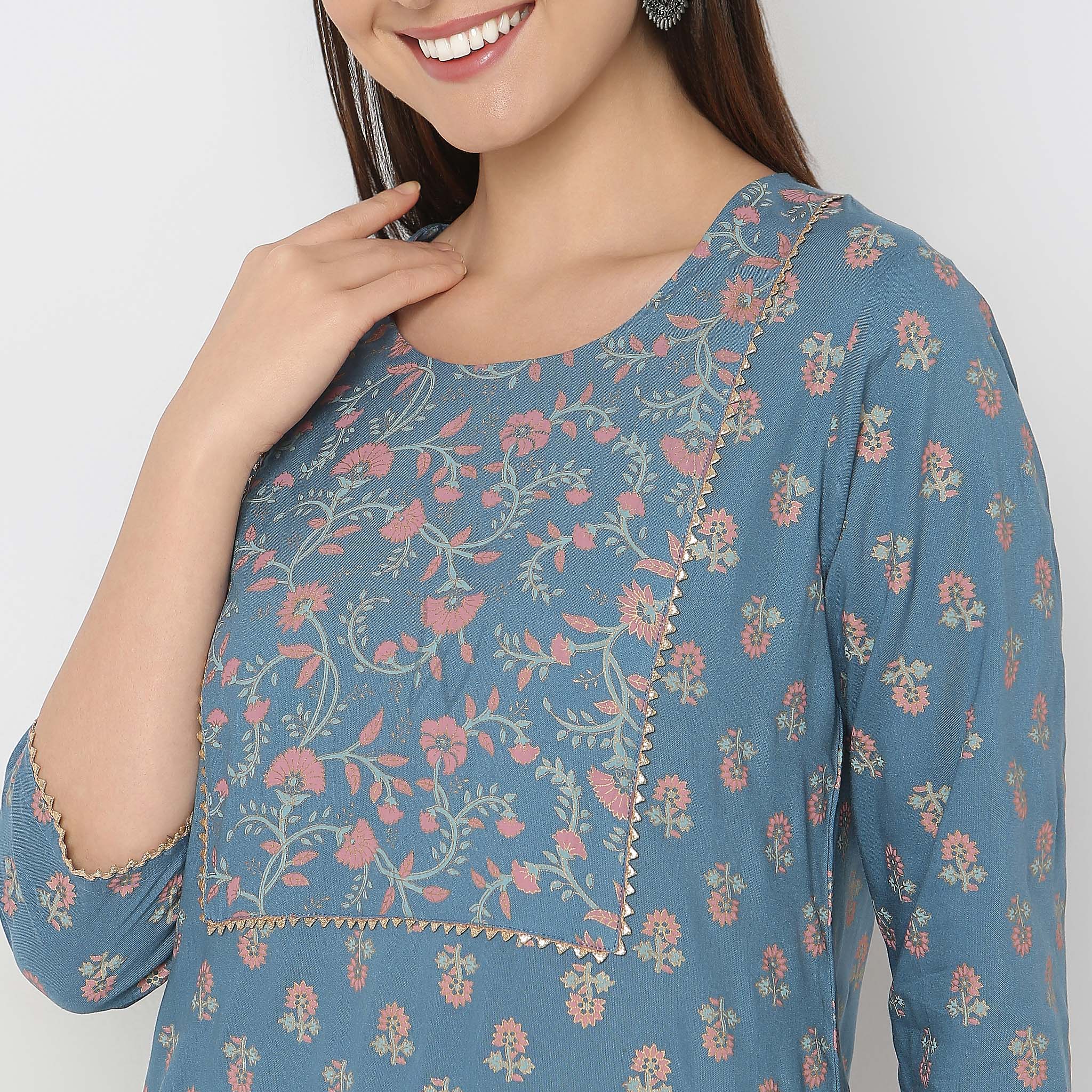 Straight Fit Printed Kurta - Image 4