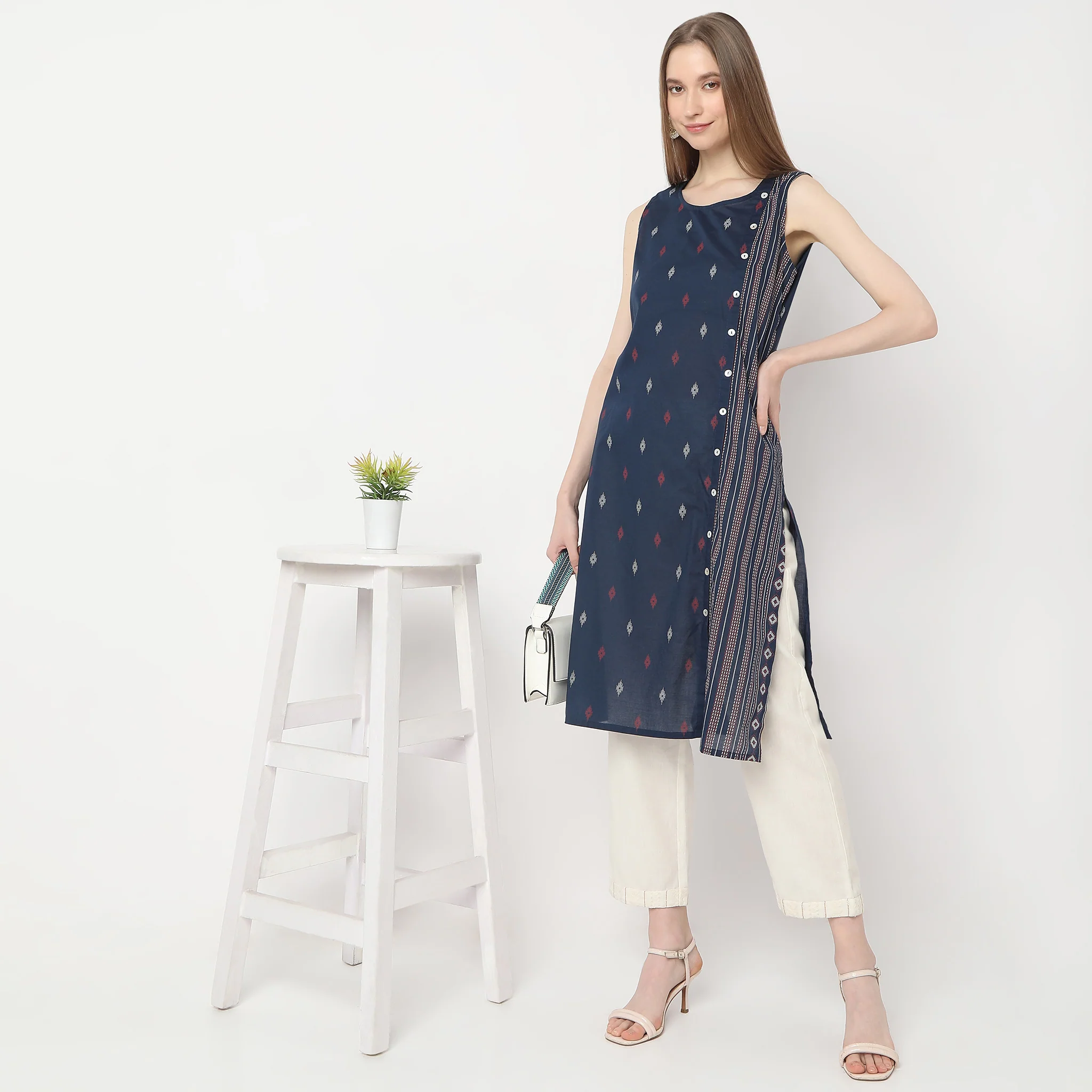 Straight Fit Printed Long Below Knee Sleeveless Kurta - Image 6