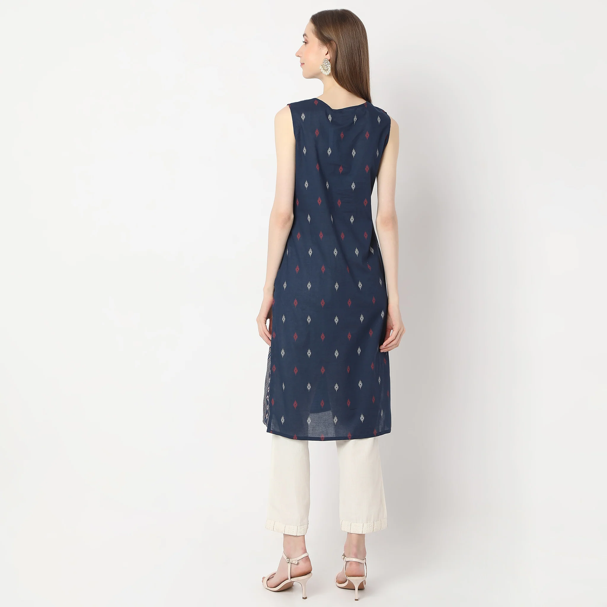 Straight Fit Printed Long Below Knee Sleeveless Kurta - Image 8