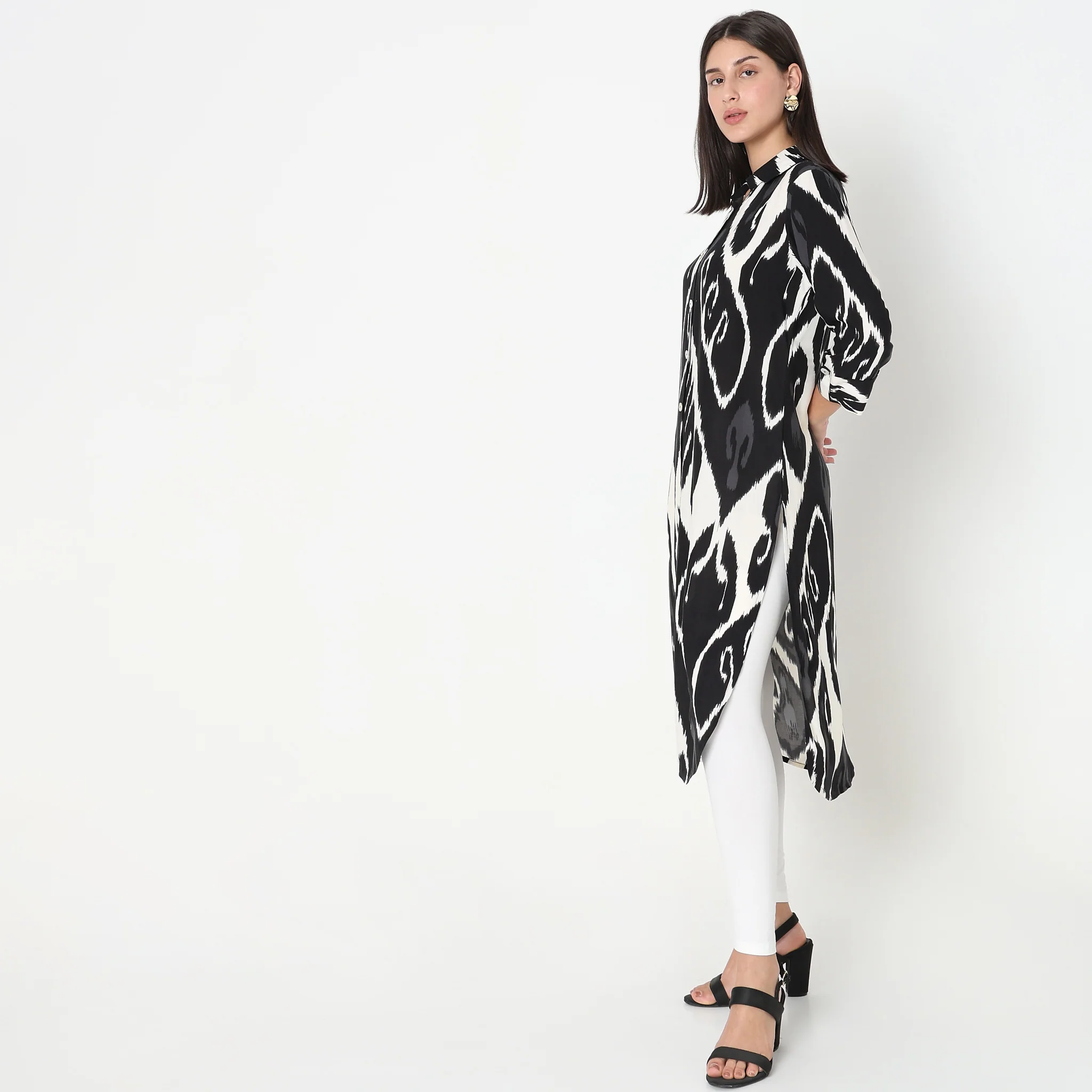 Straight Fit Printed Kurta - Image 4
