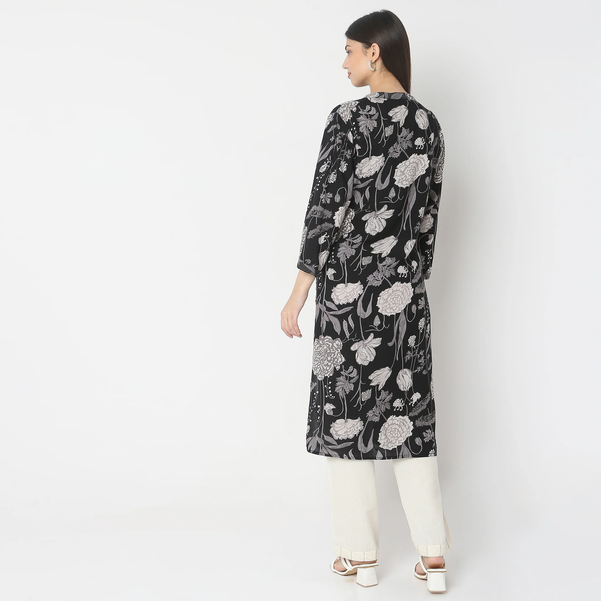 Straight Fit Printed Kurta - Image 3