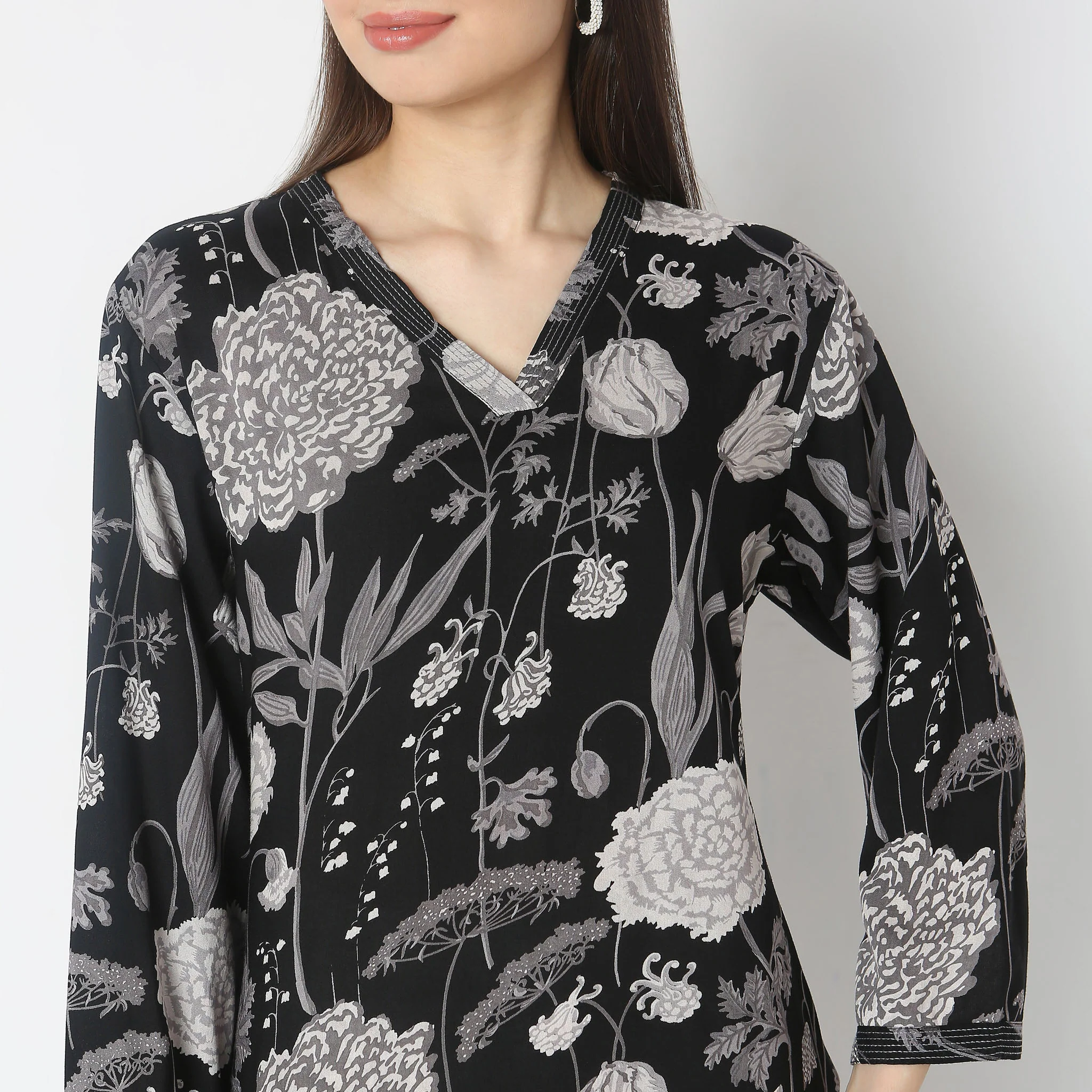 Straight Fit Printed Kurta - Image 4