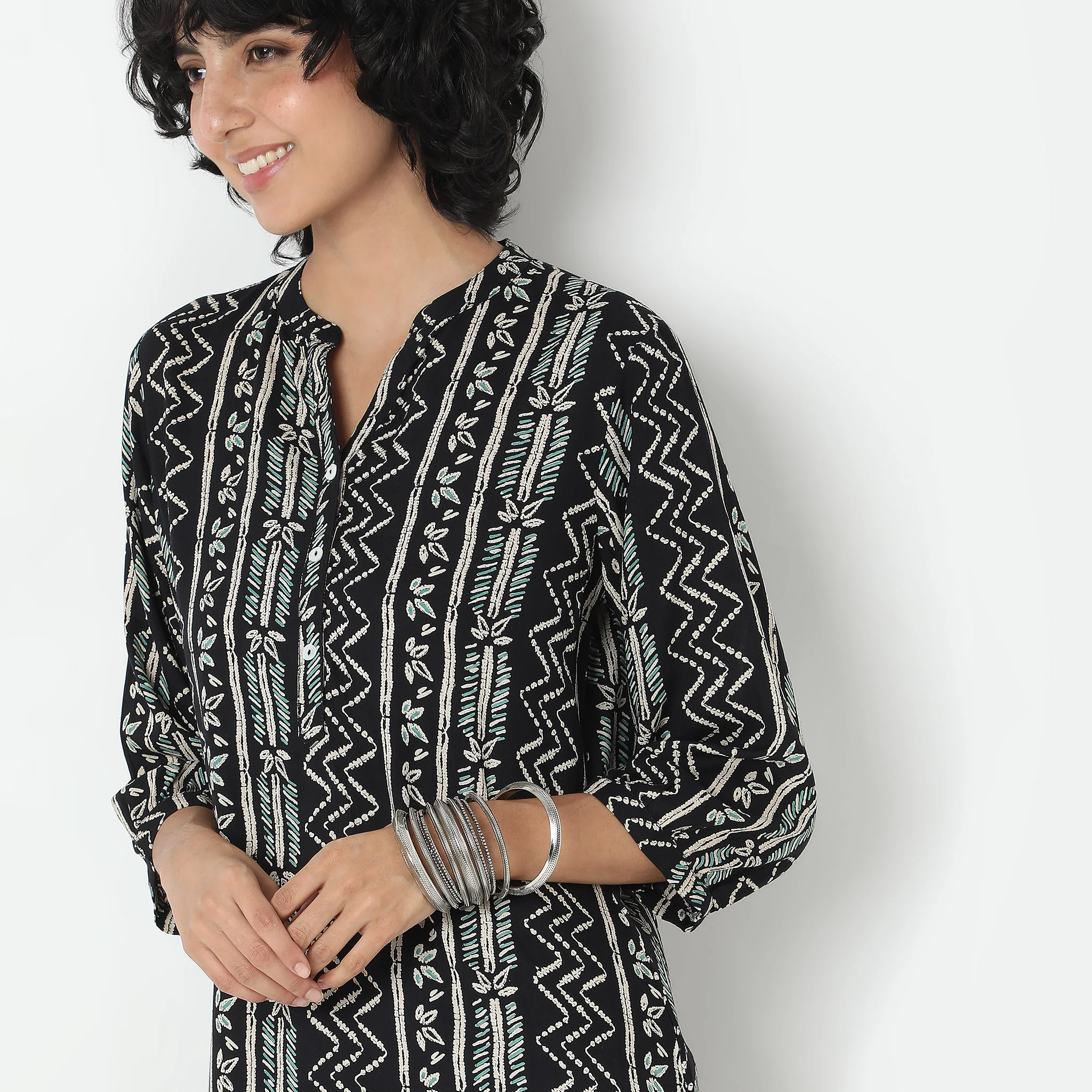 Straight Fit Printed Kurta - Image 4