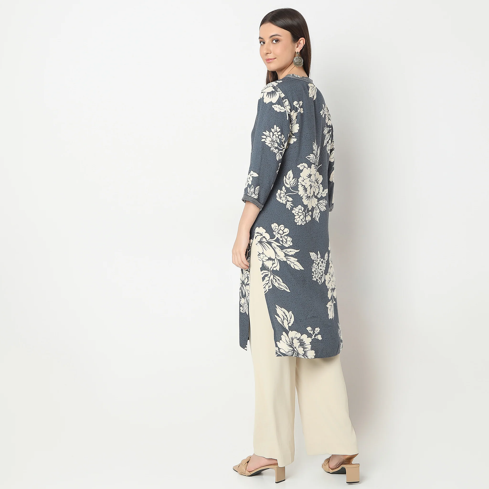 Straight Fit Printed Kurta - Image 3