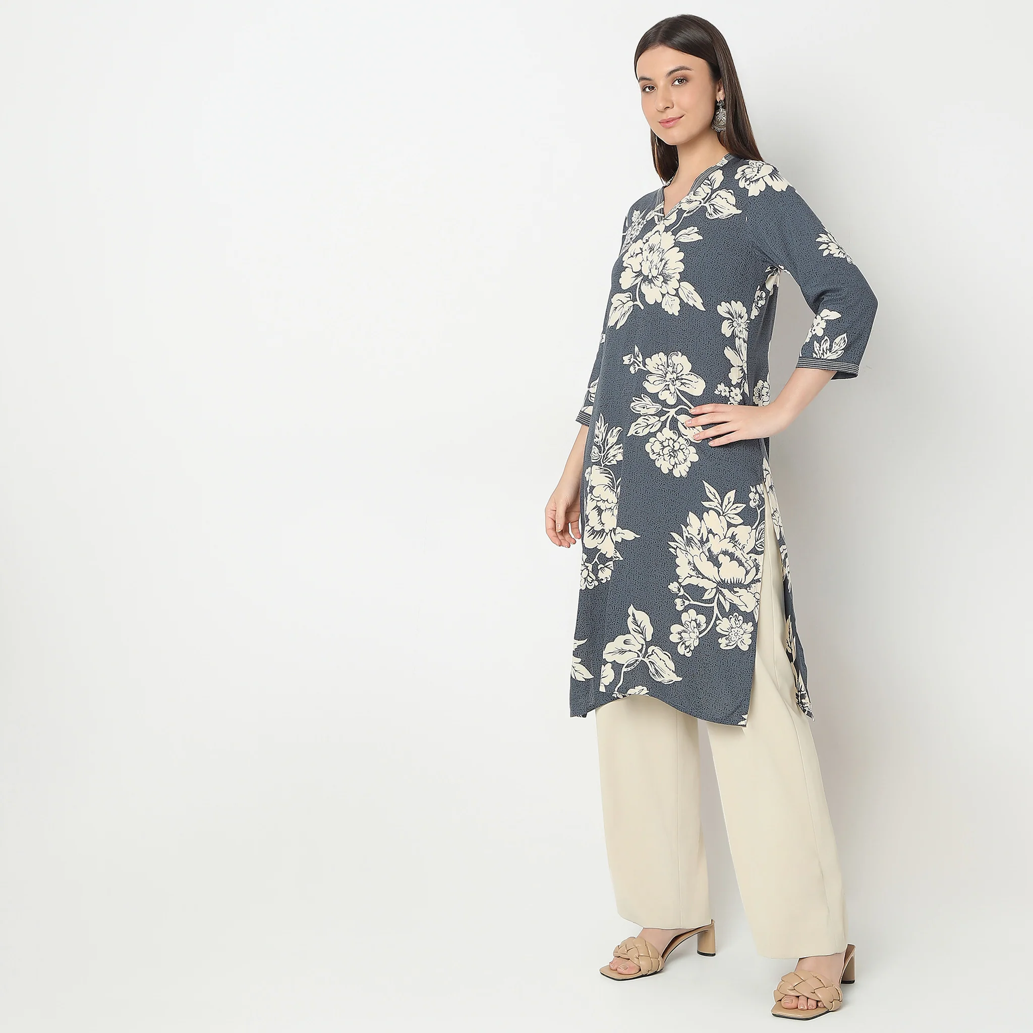 Straight Fit Printed Kurta - Image 5