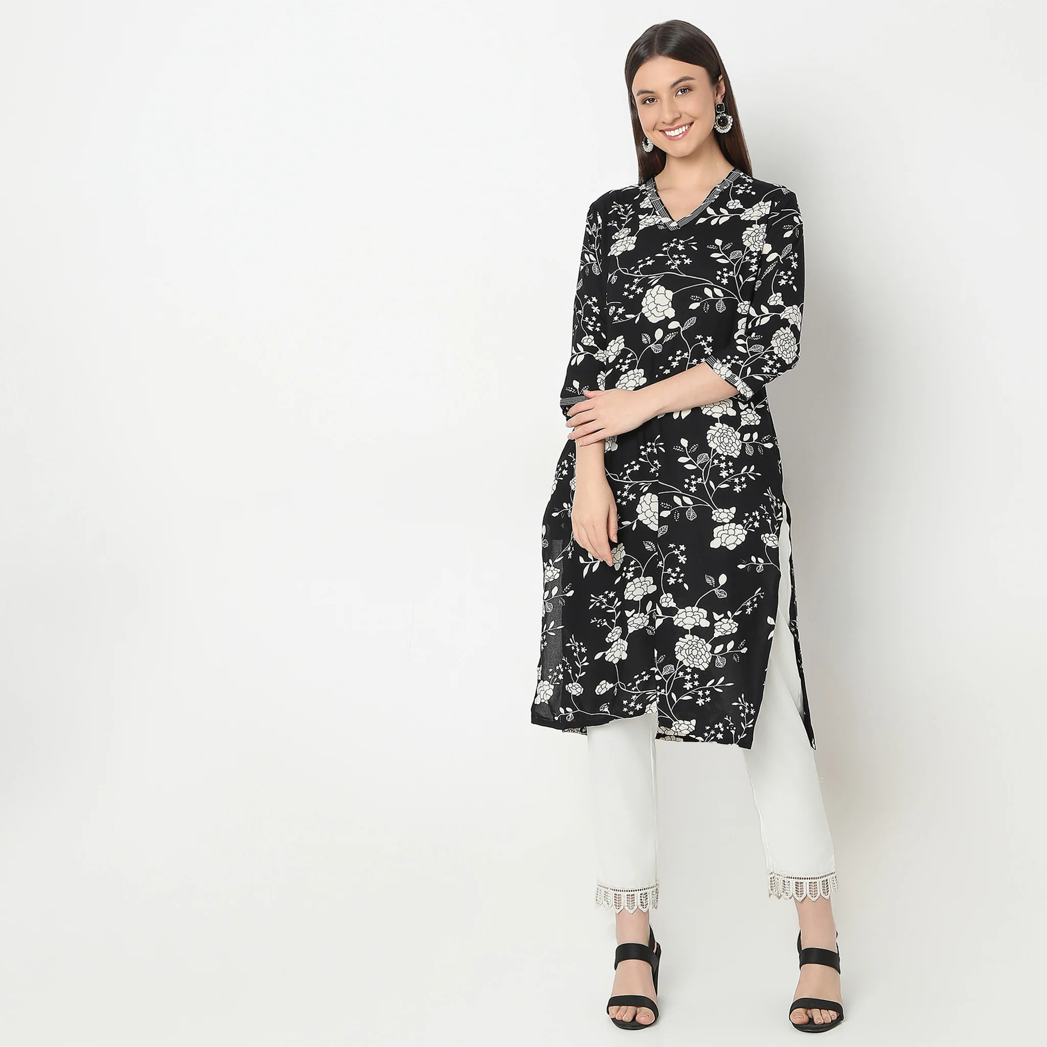 Straight Fit Printed Kurta - Image 2
