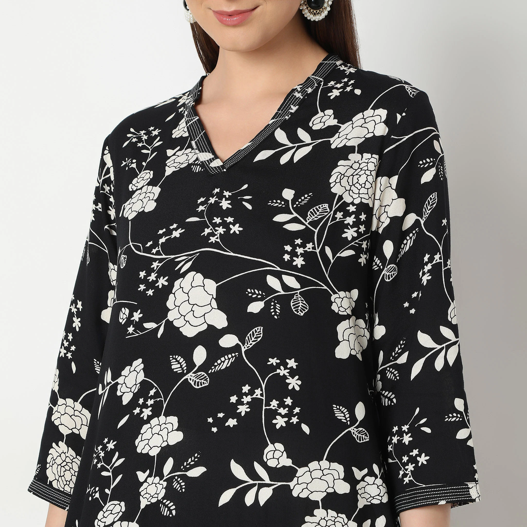 Straight Fit Printed Kurta - Image 4