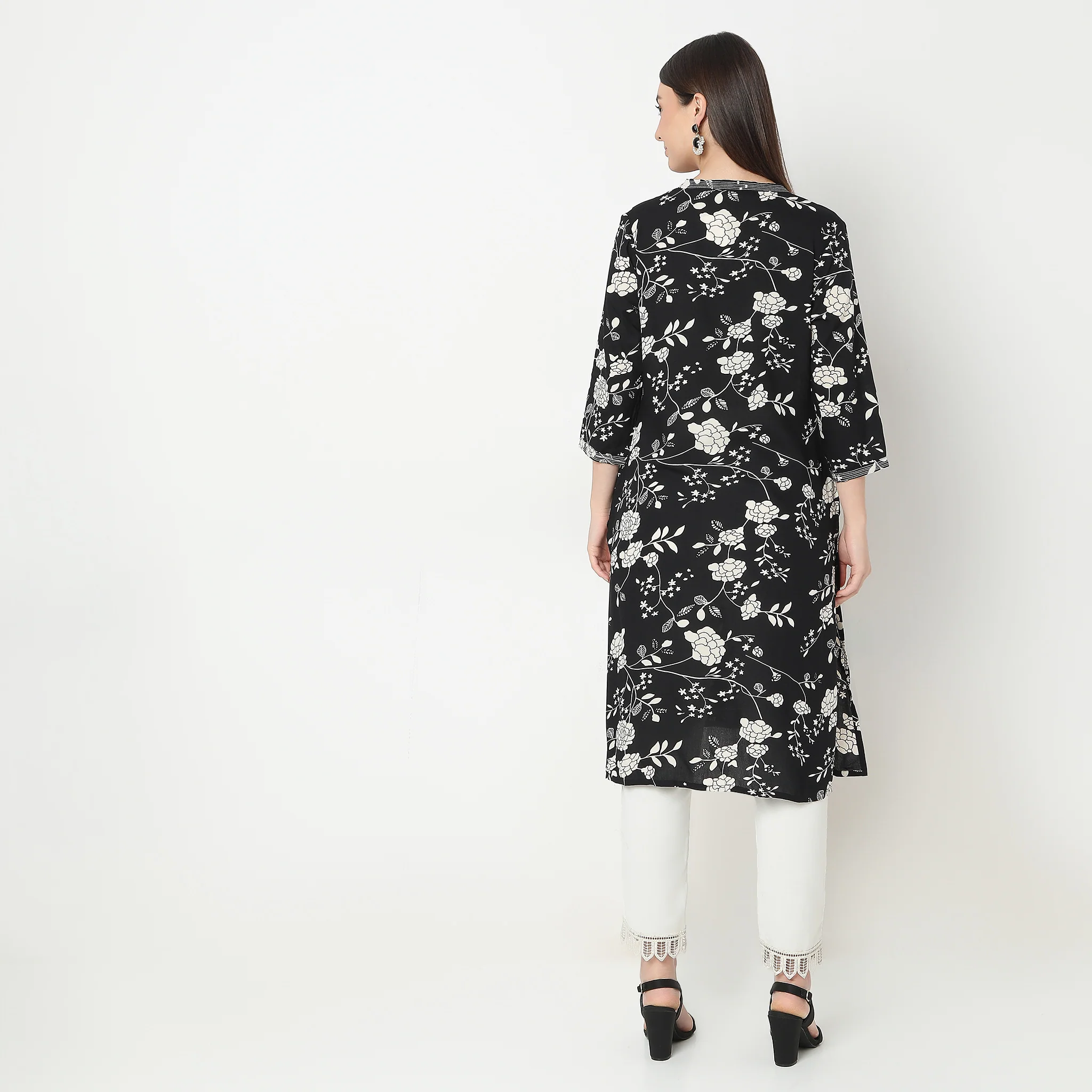Straight Fit Printed Kurta - Image 5