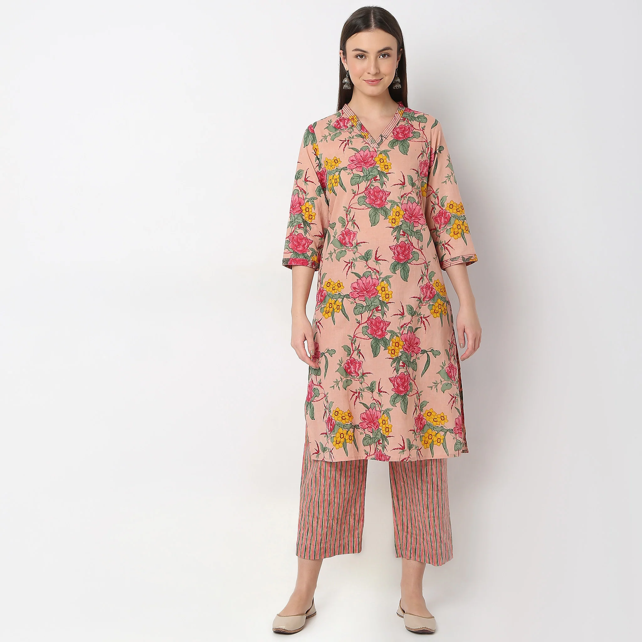 Straight Fit Printed Kurta With Pant Set - Image 2