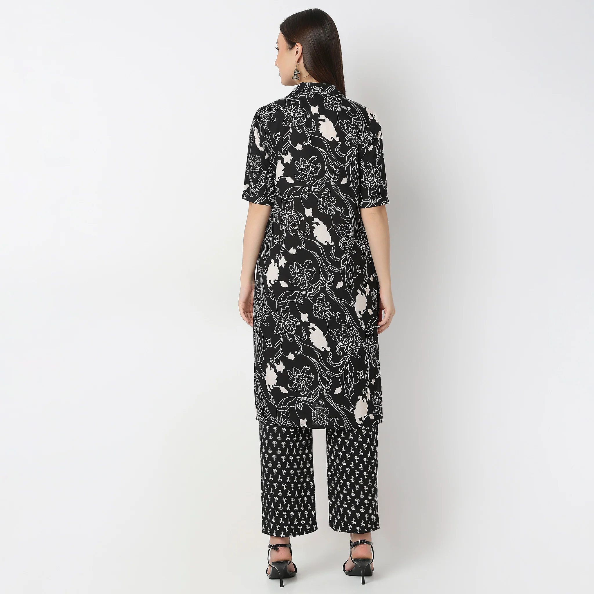 Straight Fit Printed Kurta With Pant Set - Image 3