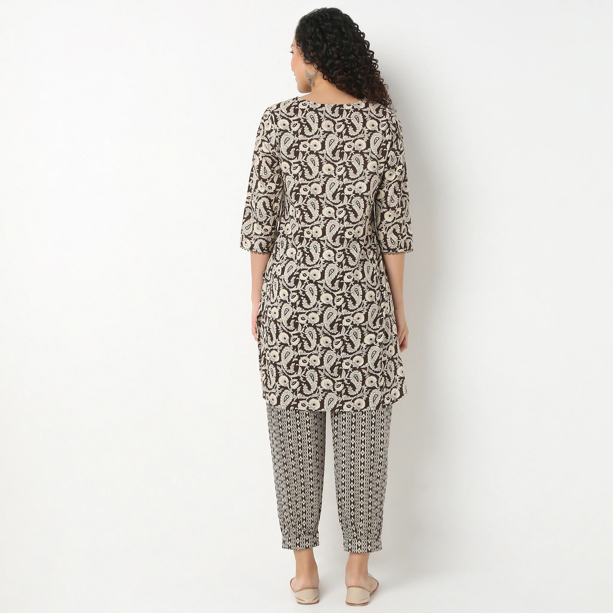 Printed Straight Kurta With Pant Set - Image 10