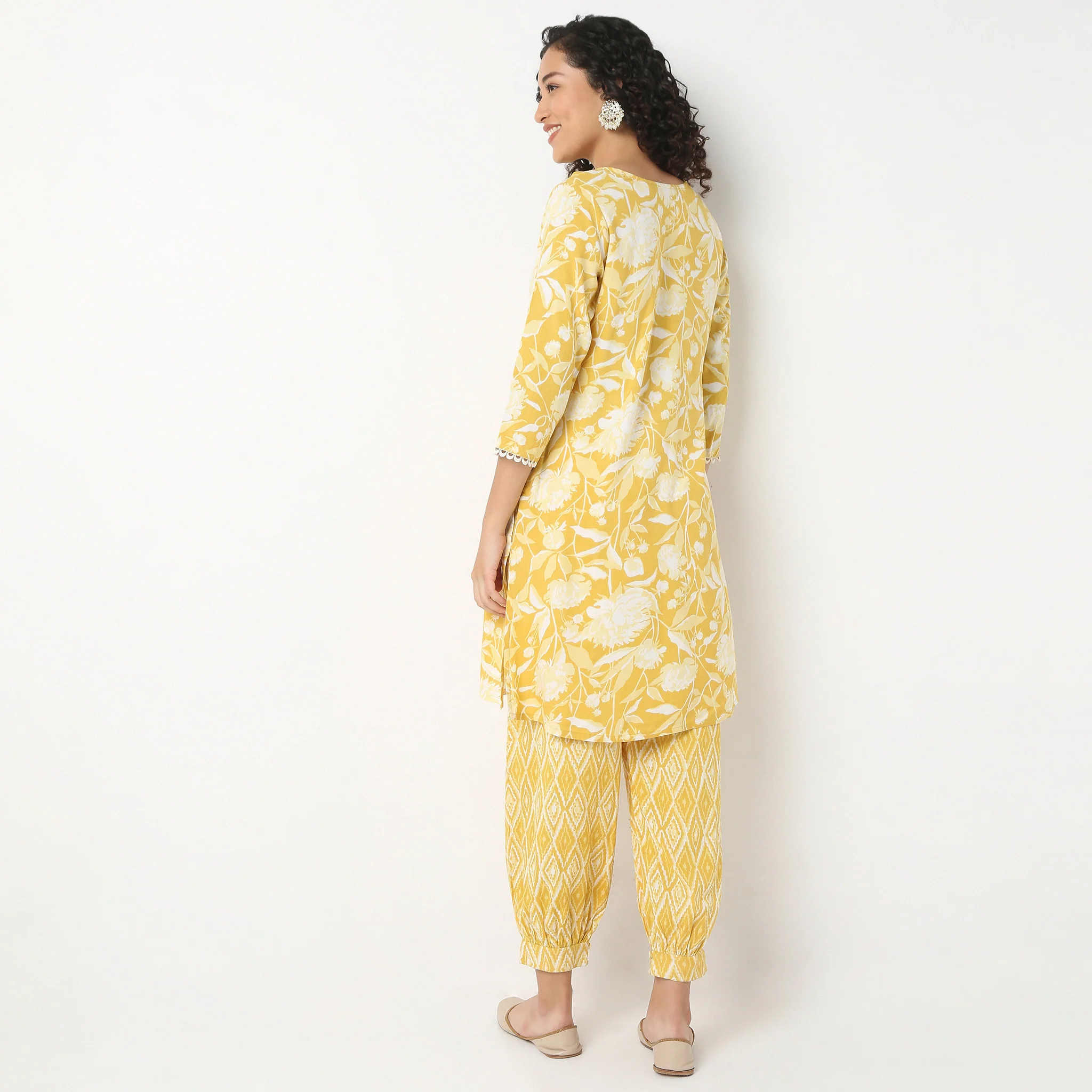 Printed Straight Kurta With Pant Set - Image 10